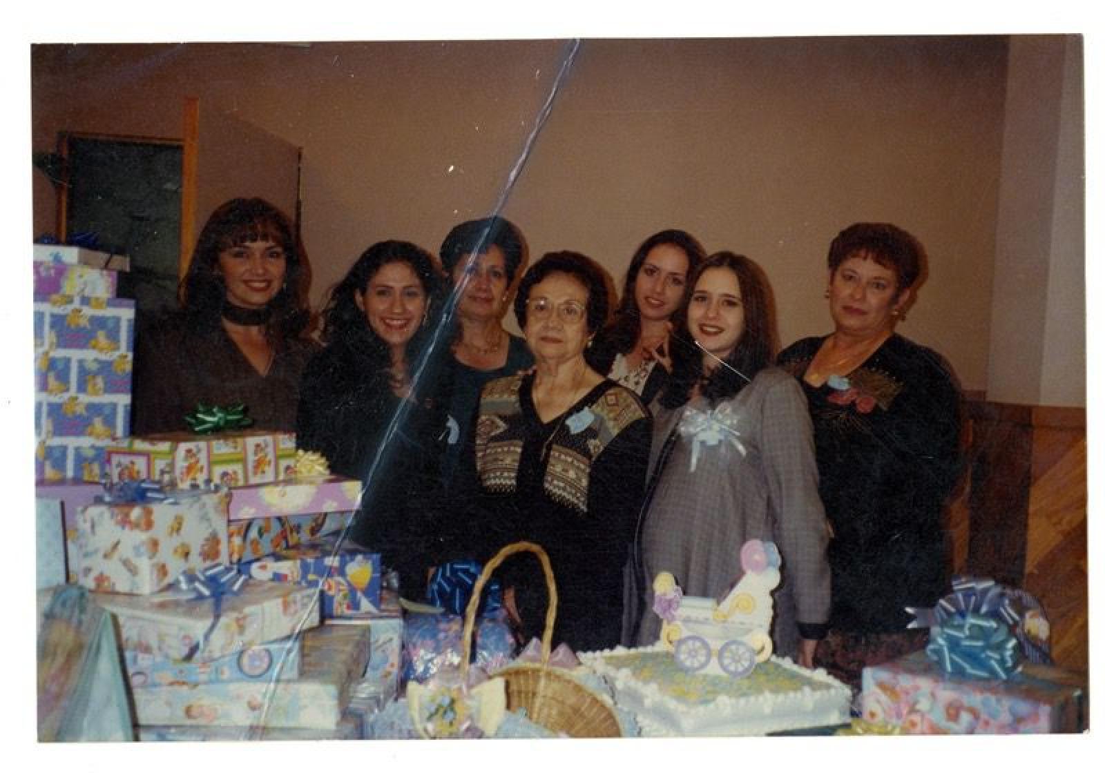 Bárbara Encinas y acompañantes, retrato.