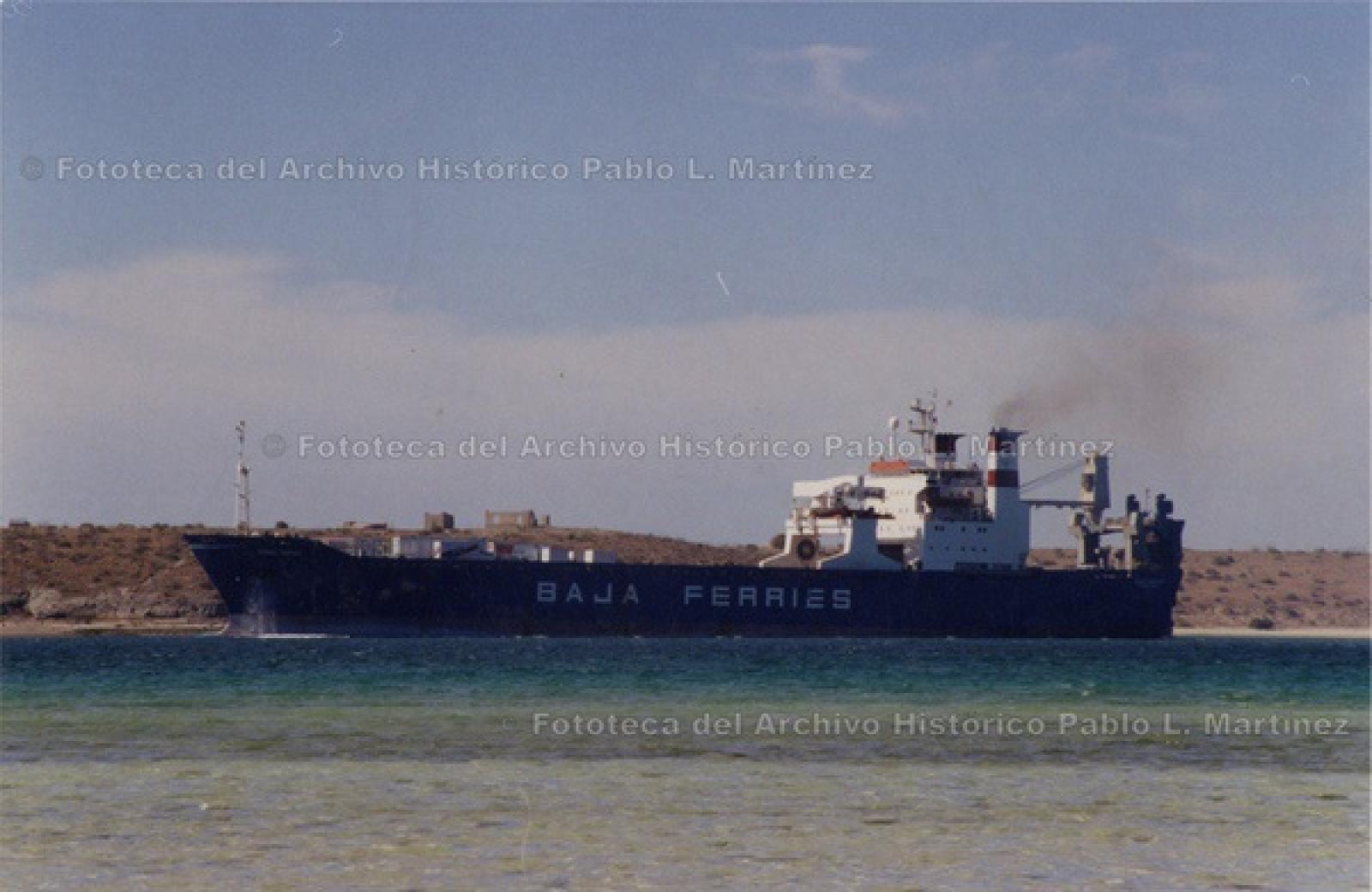 Barco de la empresa Baja Ferries.