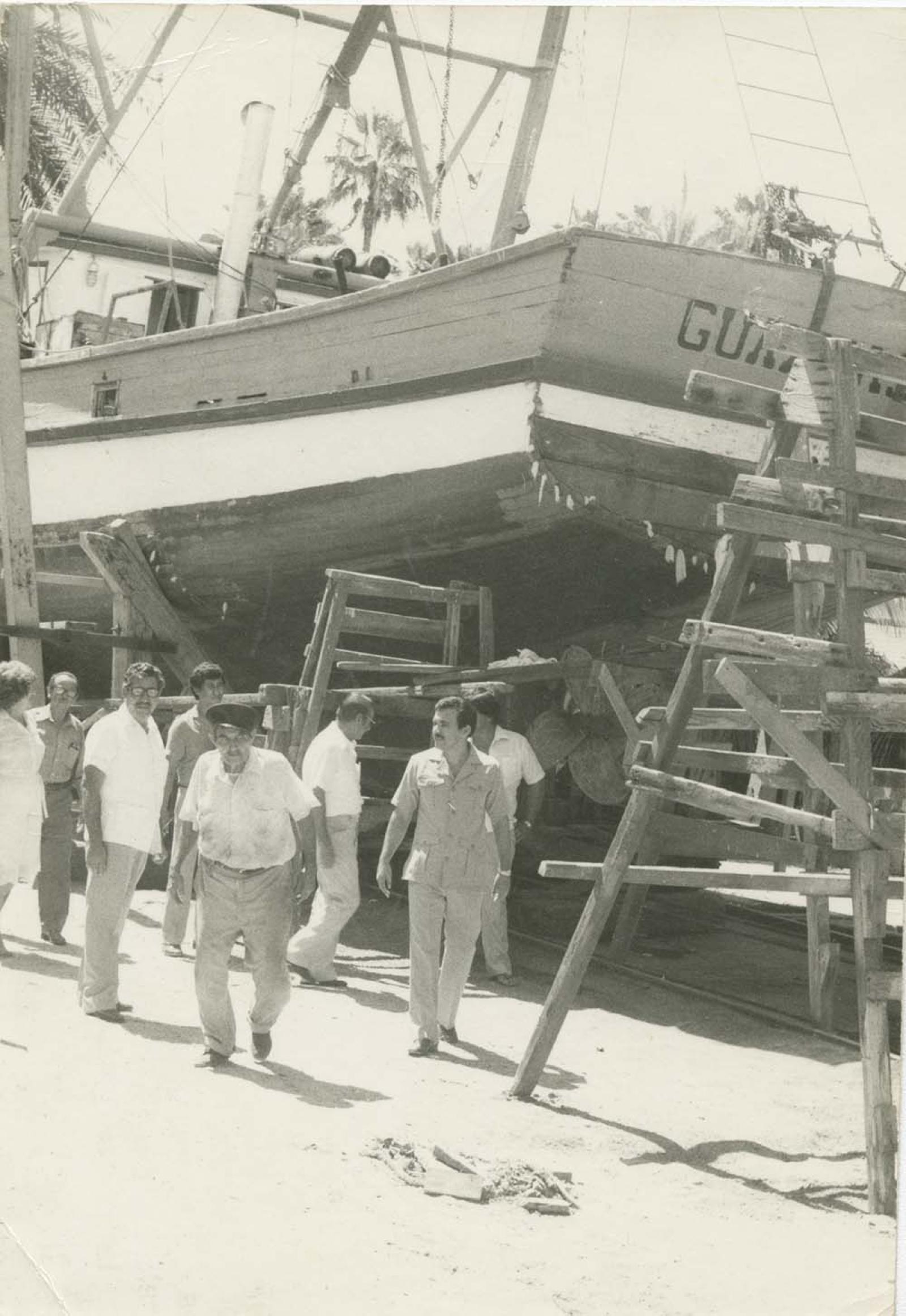 Barco en dique.