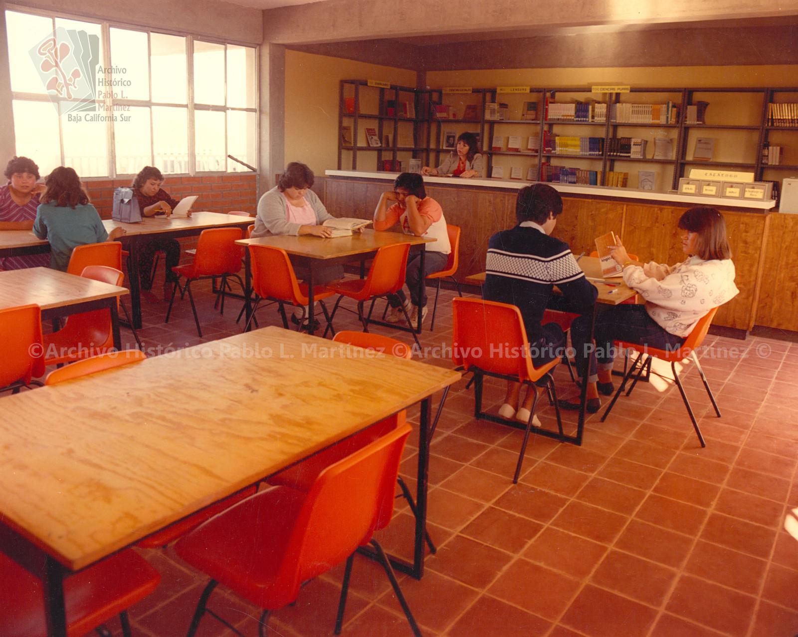 Biblioteca de la Preparatoria Morelos en La Paz, Baja California Sur.