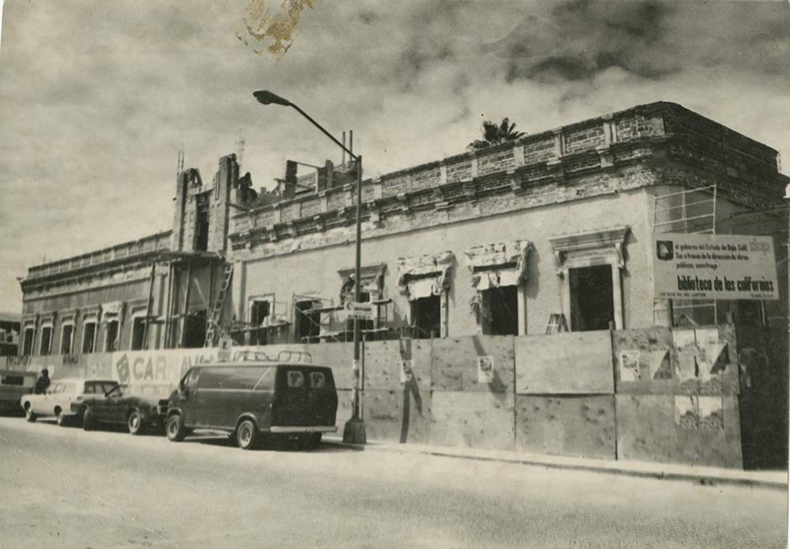 “Biblioteca de Las Californias, en trabajos de construcción”.