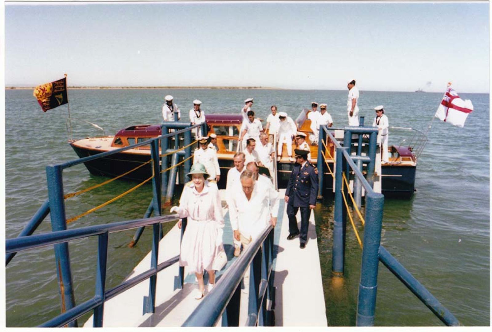 Bienvenida a la Reina Isabel II al puerto de La Paz, B. C. S.