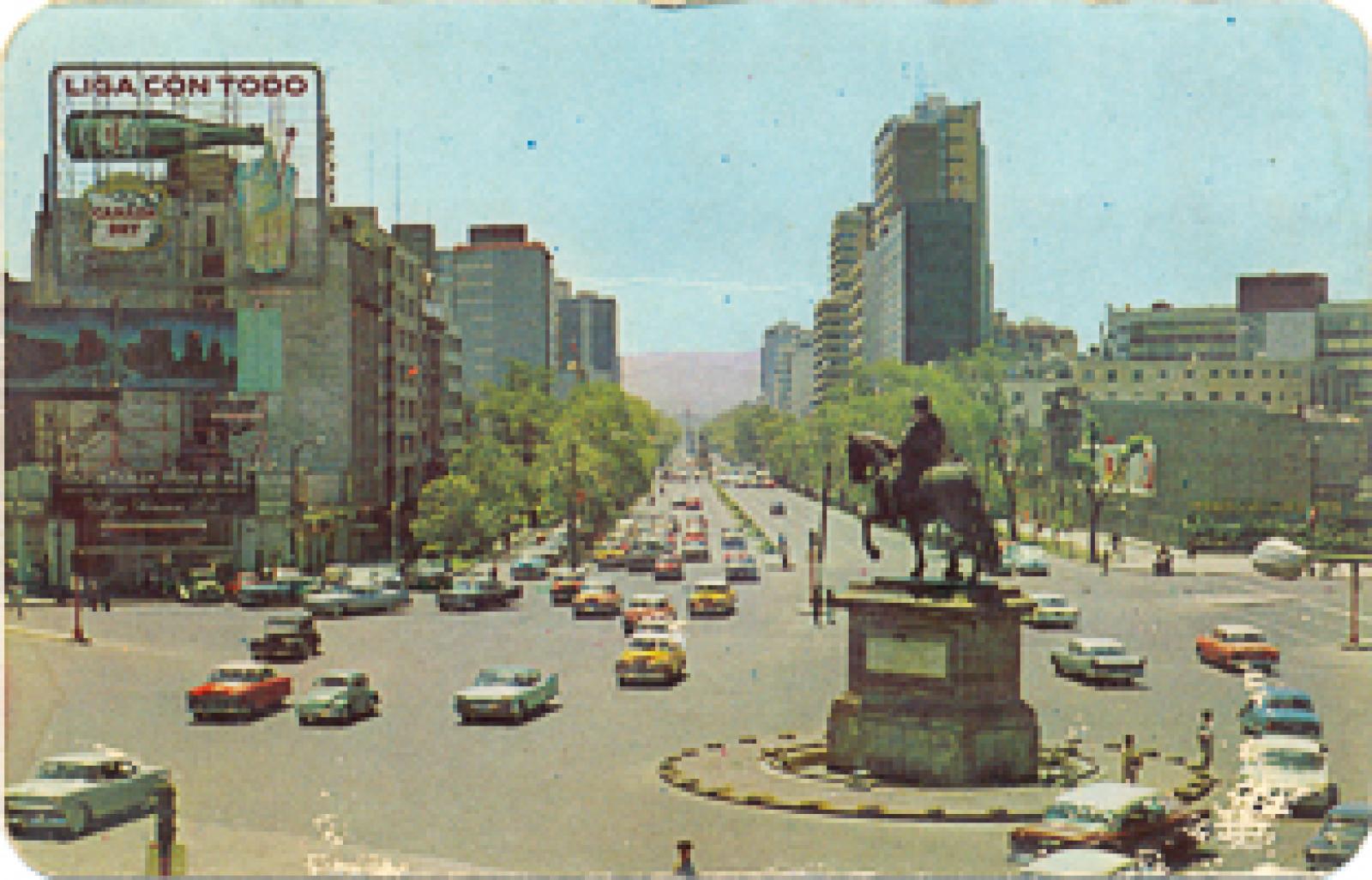 Caballito con Paseo de la Reforma eb la ciudad de México