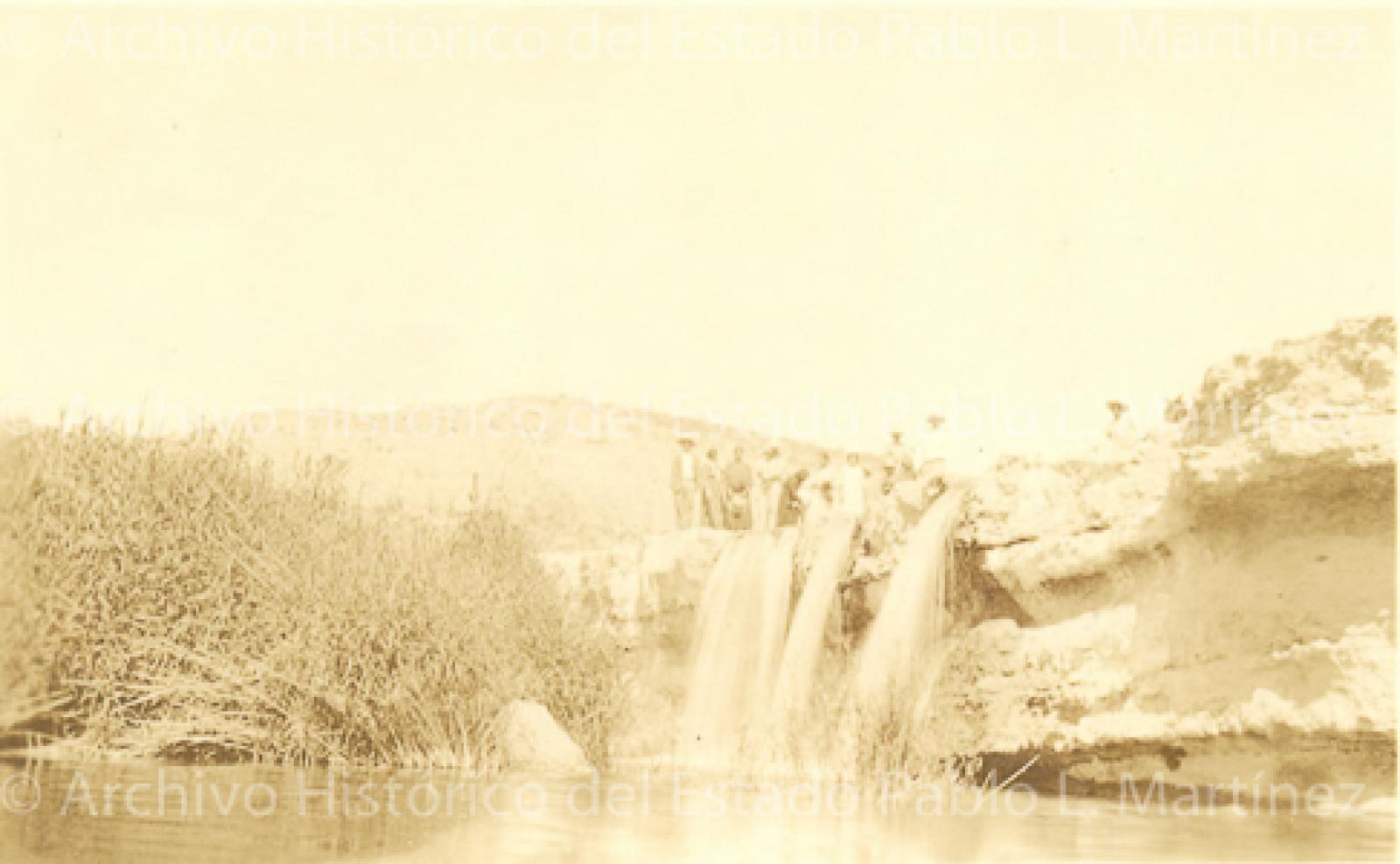 Caída de agua en el cauce del río La Purísima.
