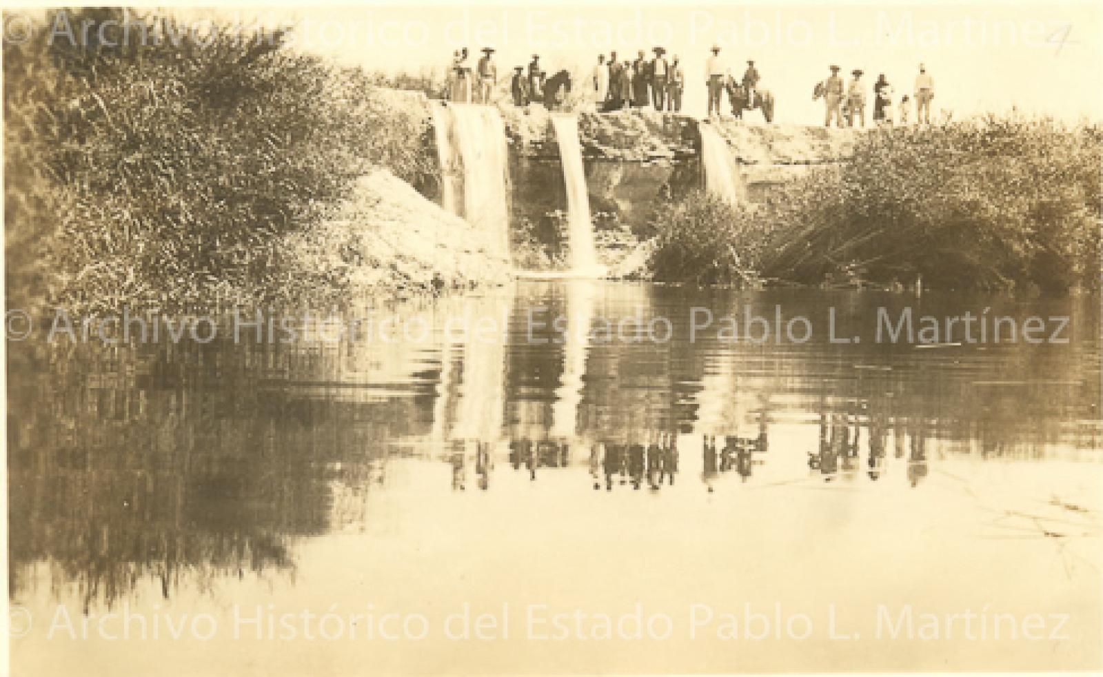 Caída de agua en el cauce del río La Purísima.
