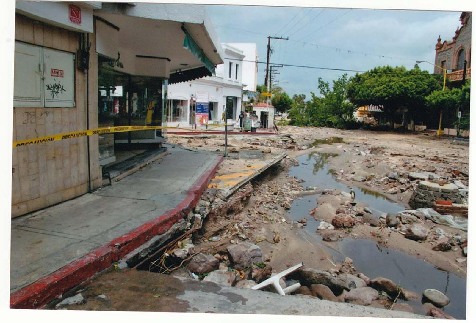Calle 16 de Septiembre, después del paso de huracán. La Paz, Baja California Sur.