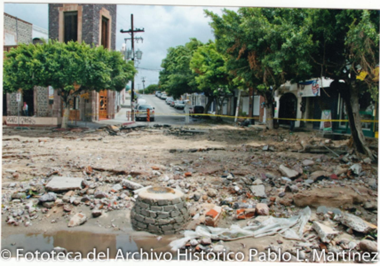 Calle 16 de Septiembre en mal estado, efectos tras el paso de huracán.