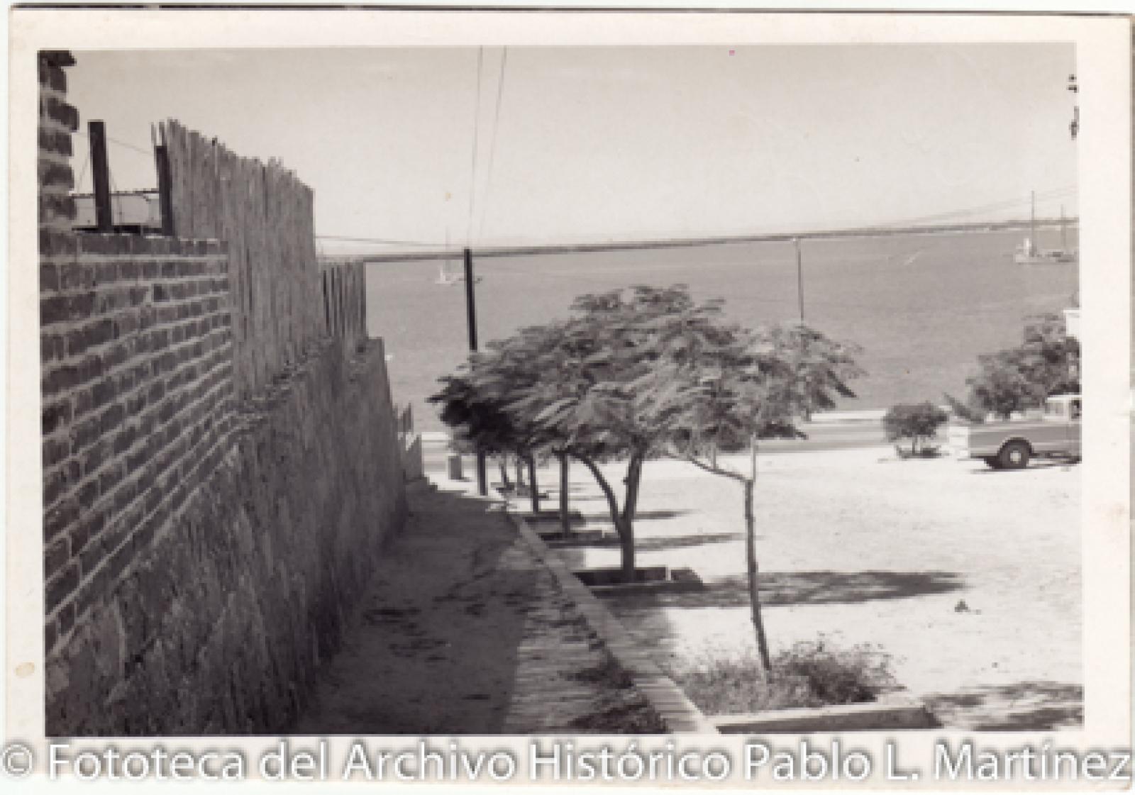 Calle al malecón de La Paz.