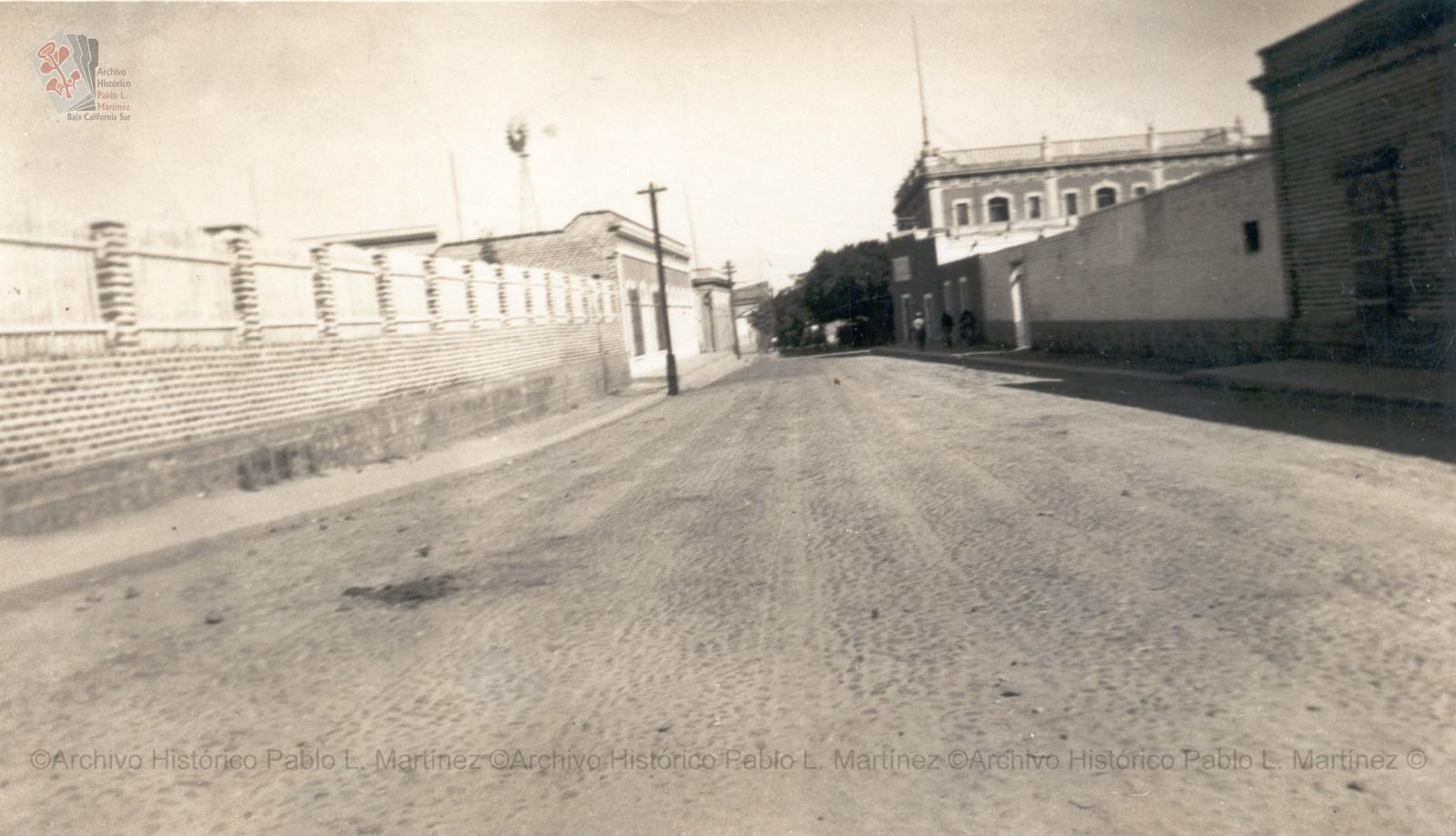 "Calle Centenario. Empedrado de calles en La Paz, Baja California".