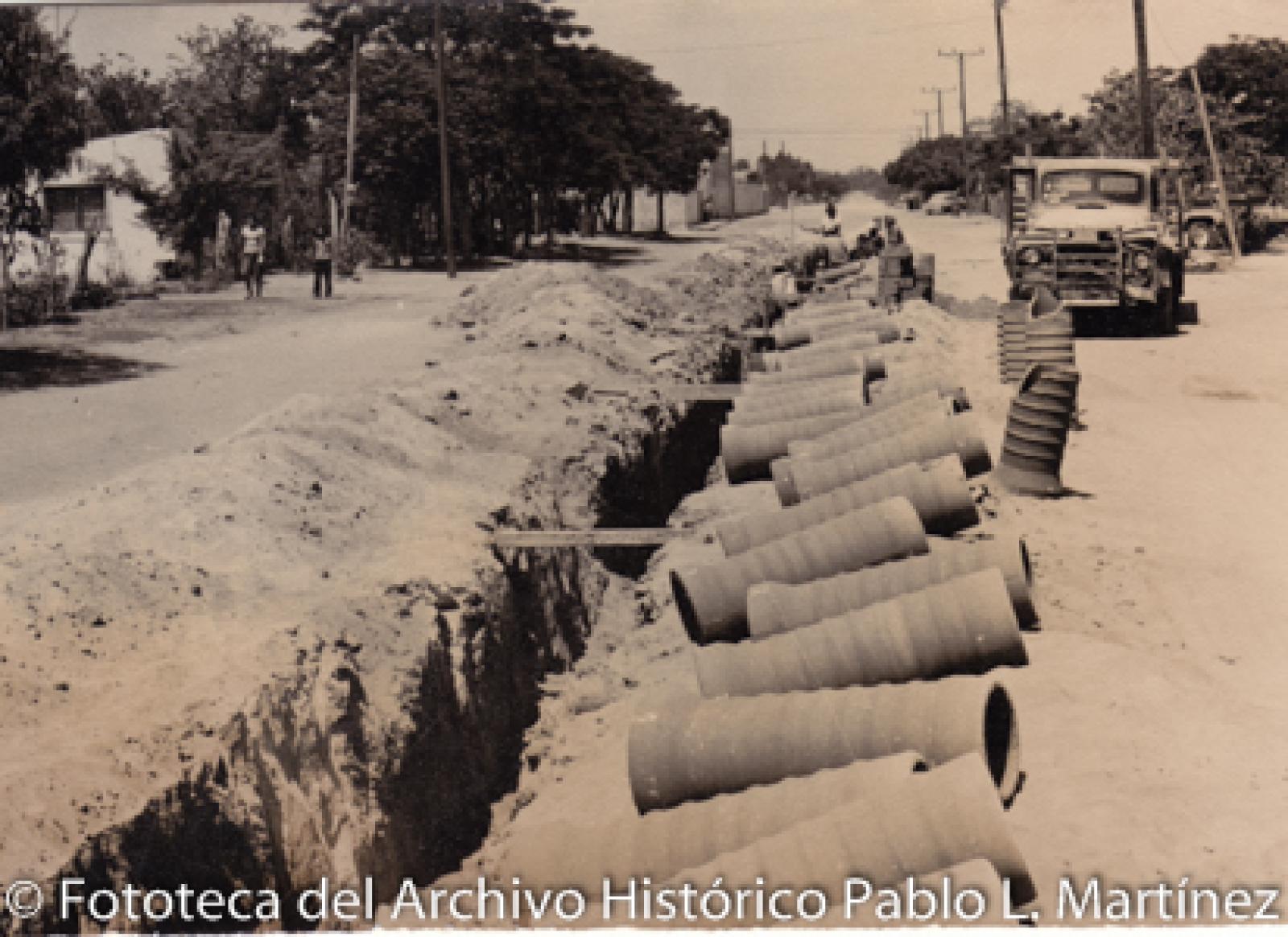 Calle en obra de drenaje.