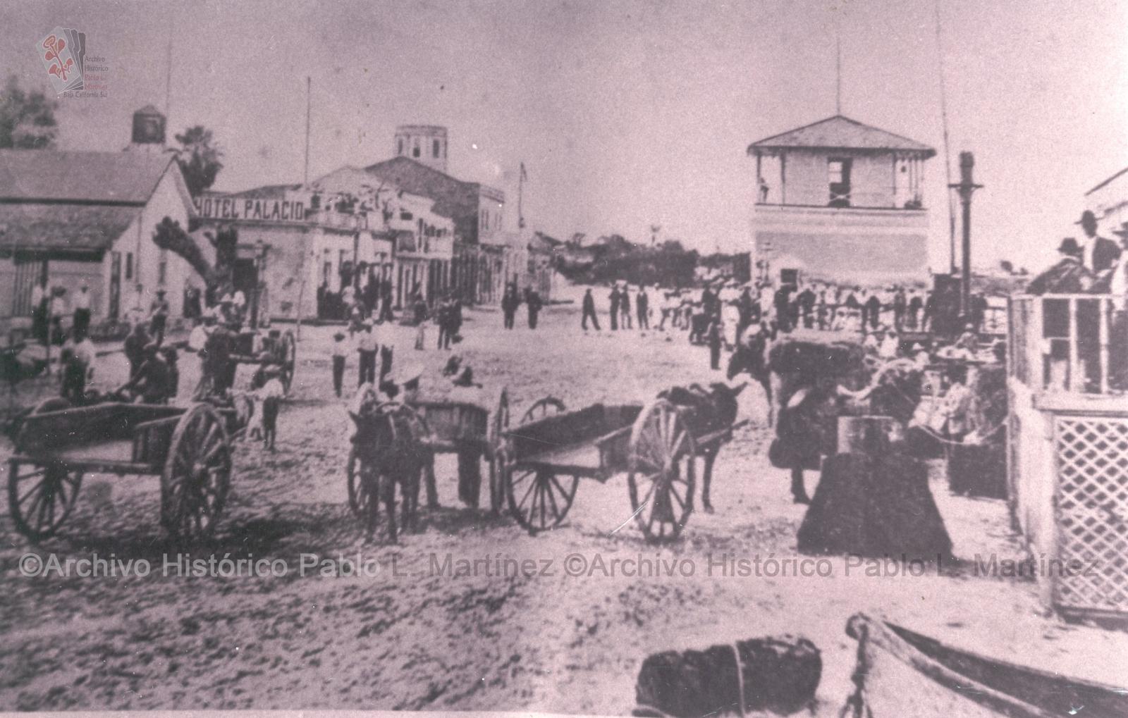 Calle Muelle, ahora Álvaro Obregón, frente al muelle fiscal.