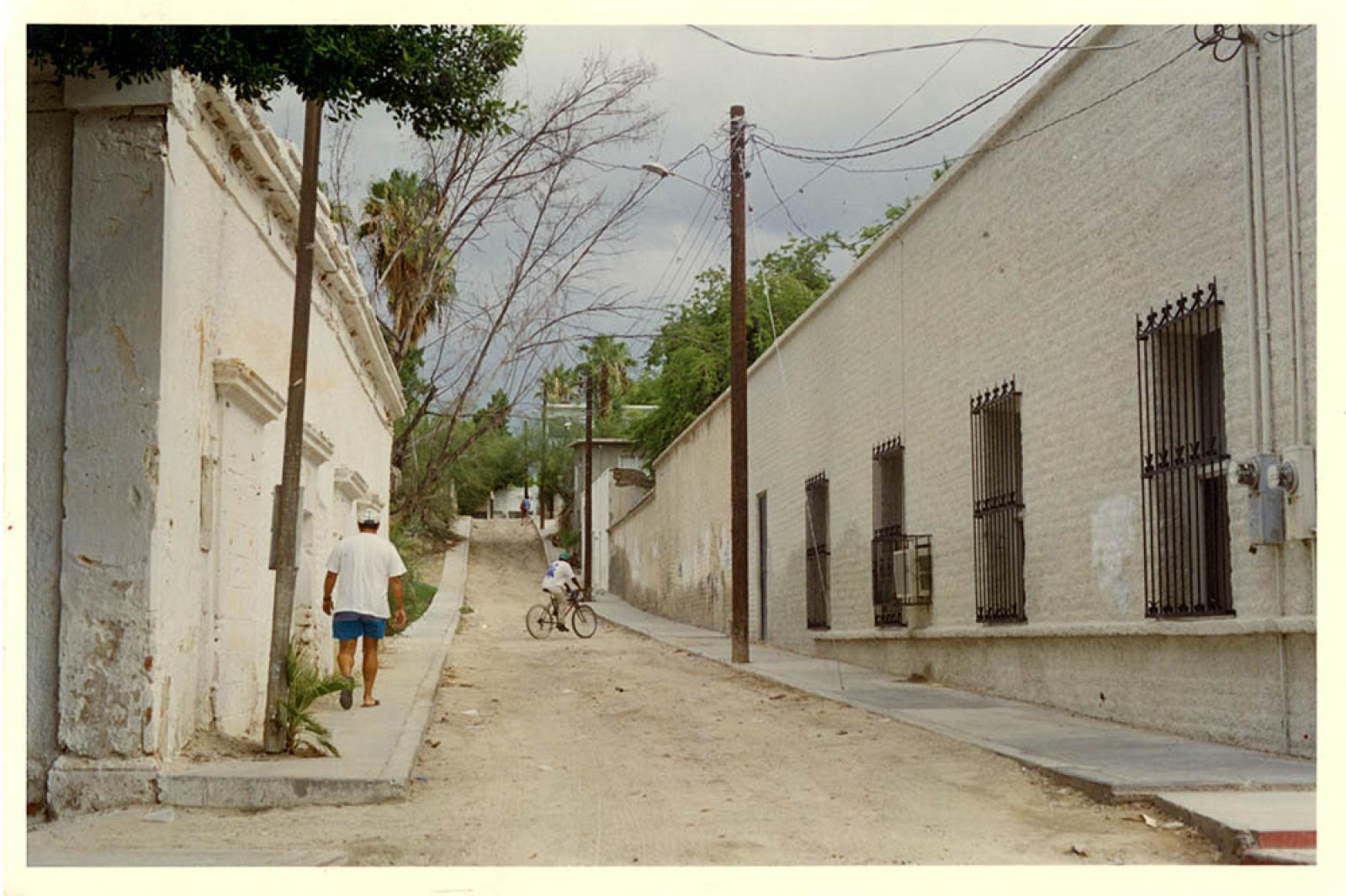 “Callejón afectado por las lluvias”.
