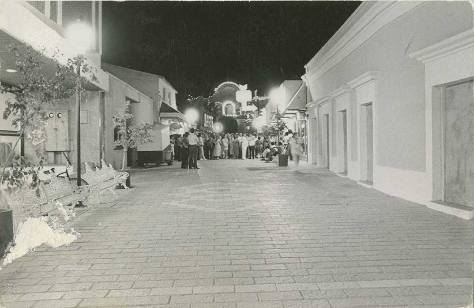 Callejón de los artesanos y antiguo palacio municipal.
