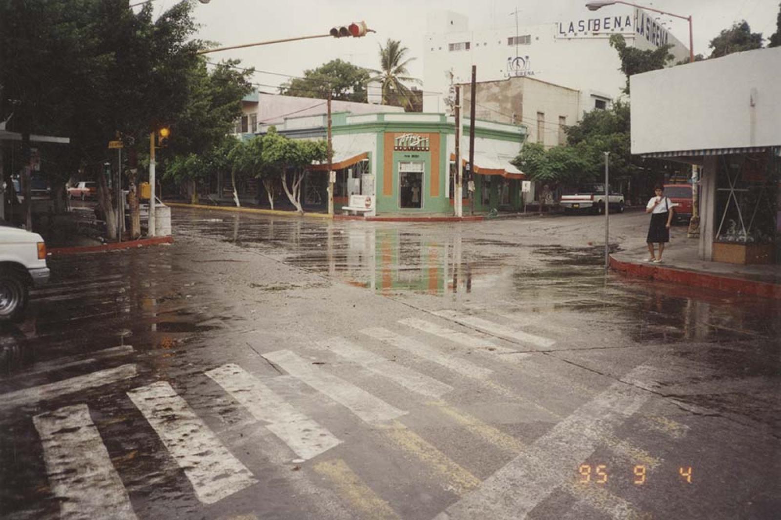Calles 16 de Septiembre y Madero, tiempos de lluvia.