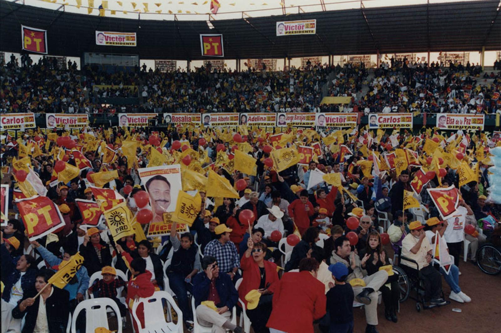 Campaña electoral del Partido del Trabajo en el estadio Arturo C. Nahl.