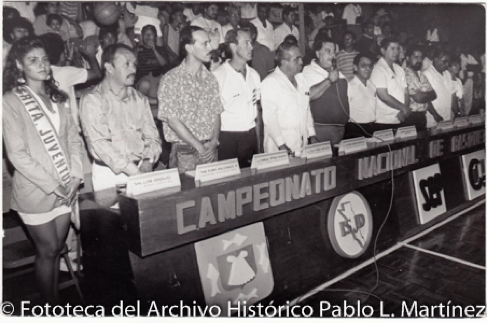“Campeonato Nacional de basquetbol”.