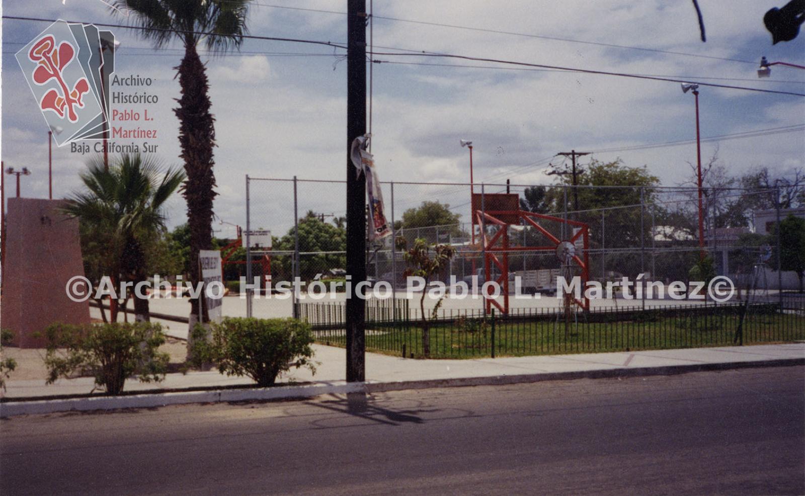 Cancha deportiva en las instalaciones del Parque "Benito Juárez", ubicado en la colonia Pueblo Nuevo de la ciudad de La Paz, Baja California Sur.