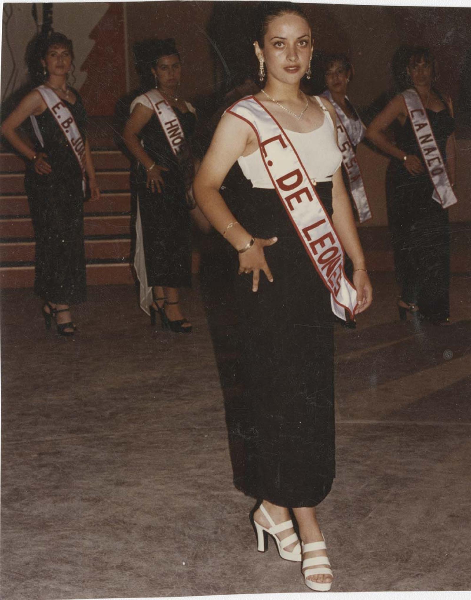 Candidatas a reina de belleza de “Los diferentes clubes de servicios”.