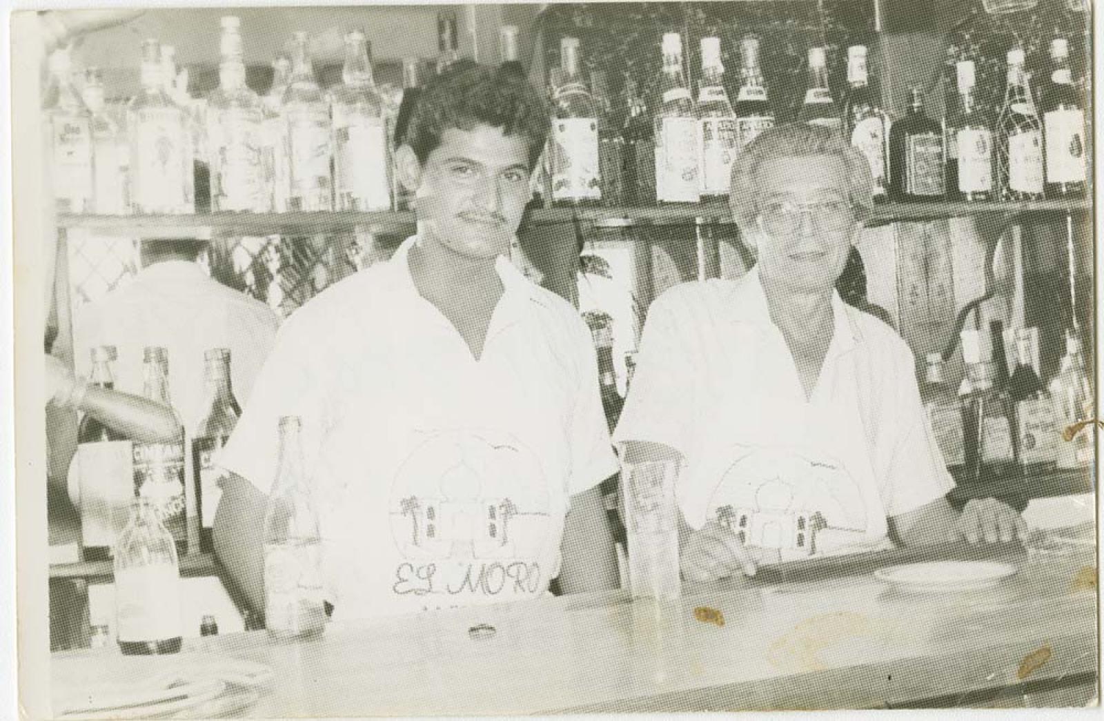 Cantineros del Bar El Moro.