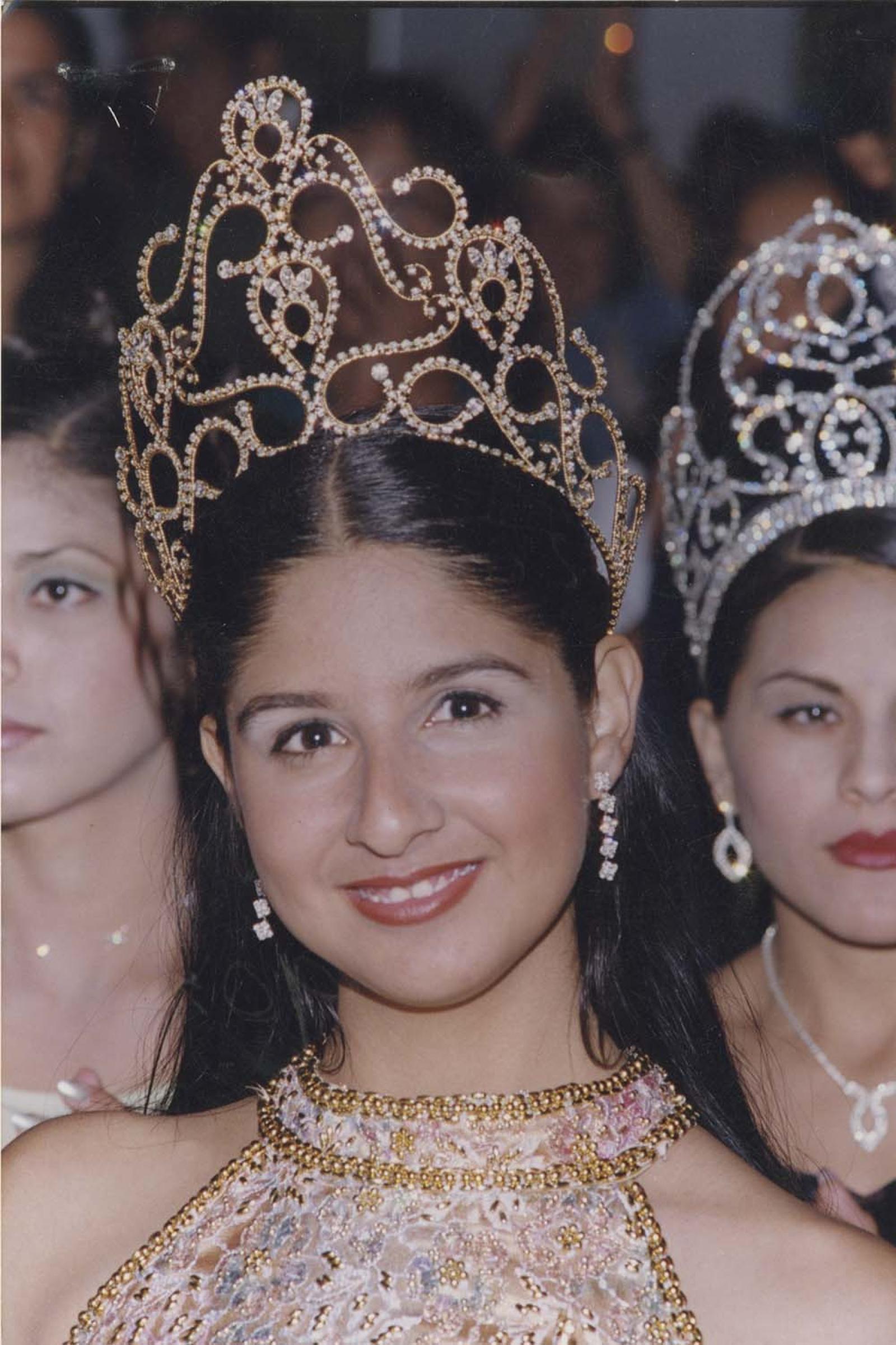 “Carina, reina de las fiestas de San José del Cabo”.