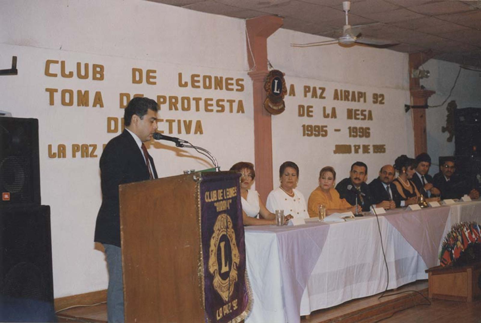 “Carlos Ponce da lectura a Informe de actividades.”