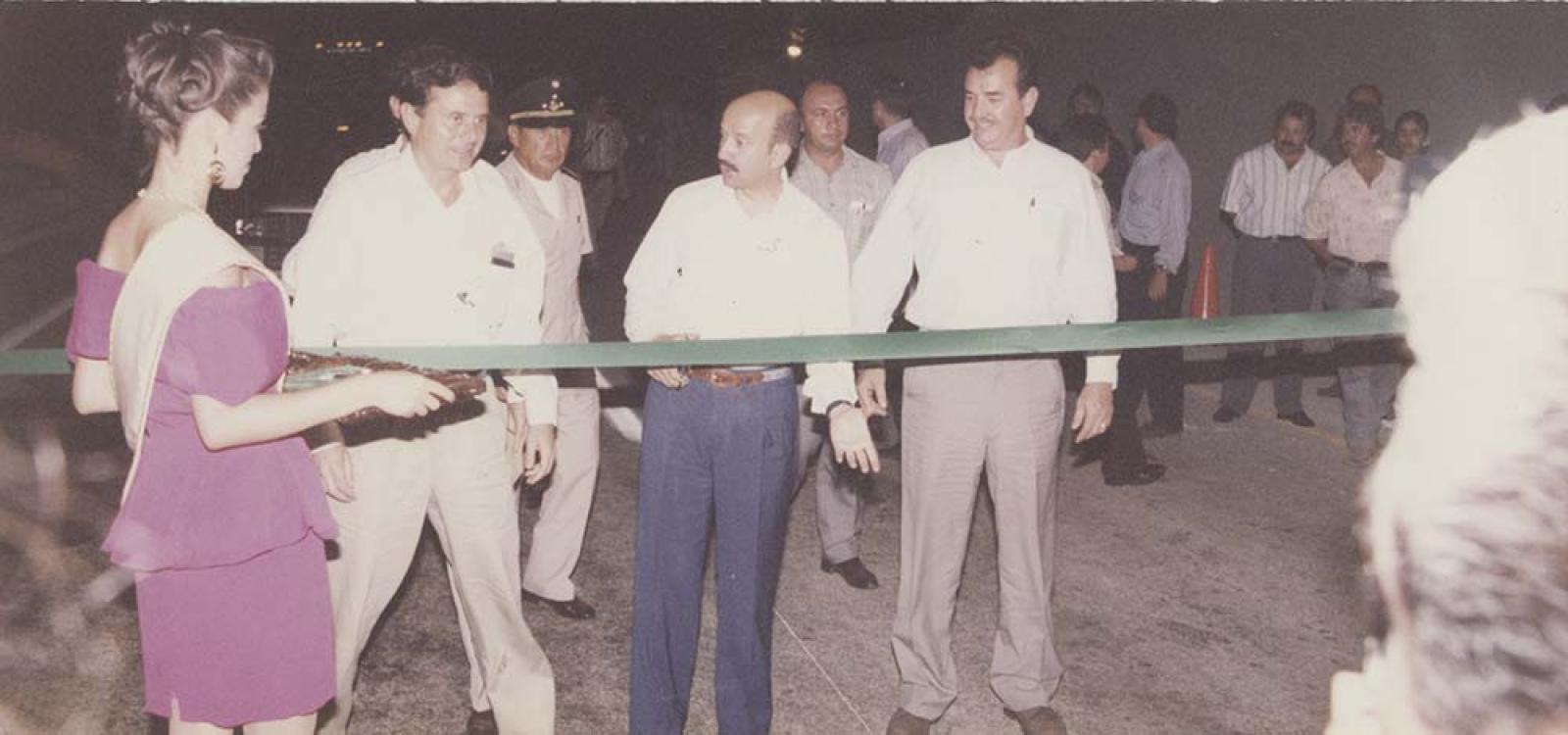 Carlos Salinas de Gortari y Guillermo Mercado en inauguración.