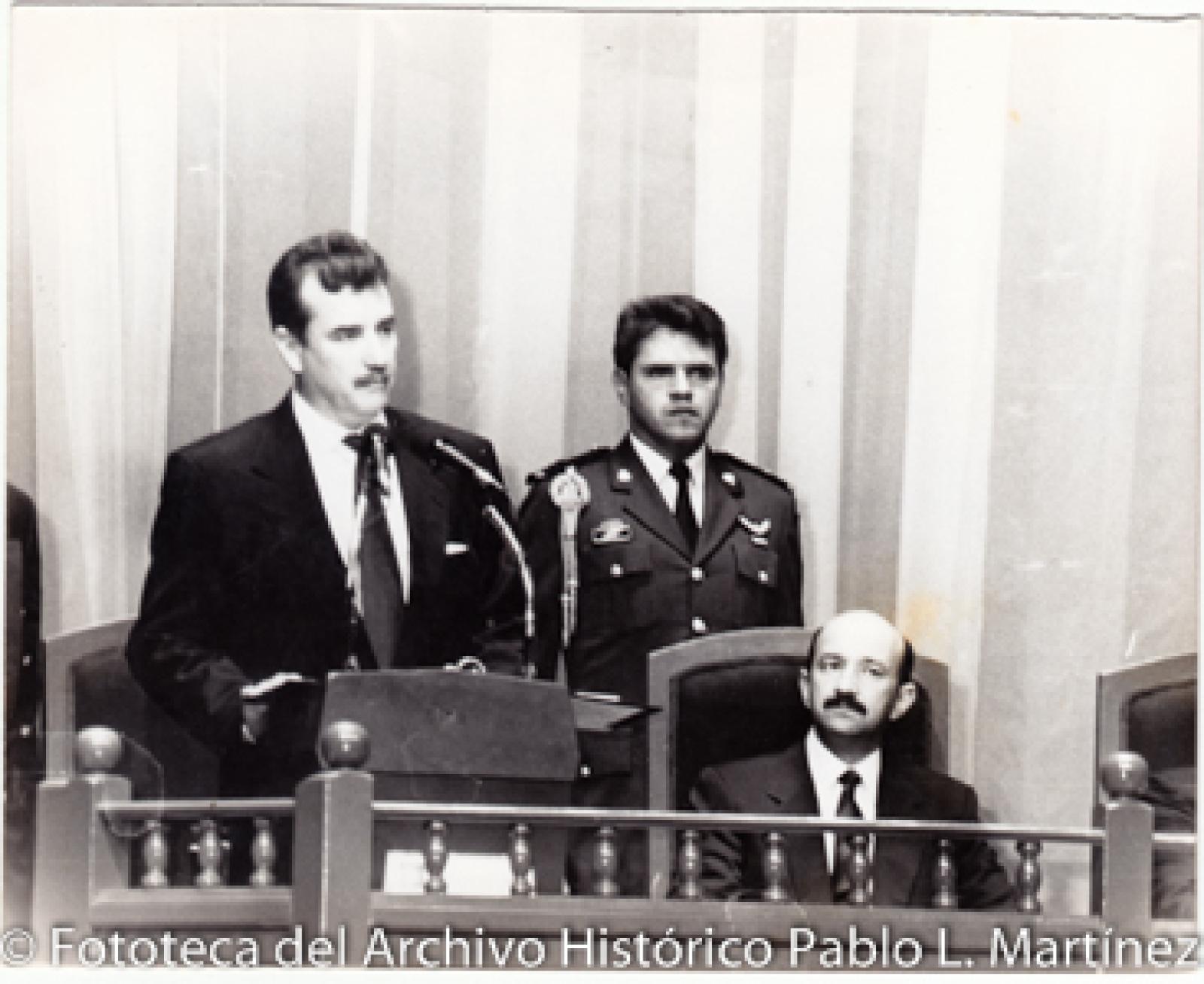 Carlos Salinas de Gortari y hombres.