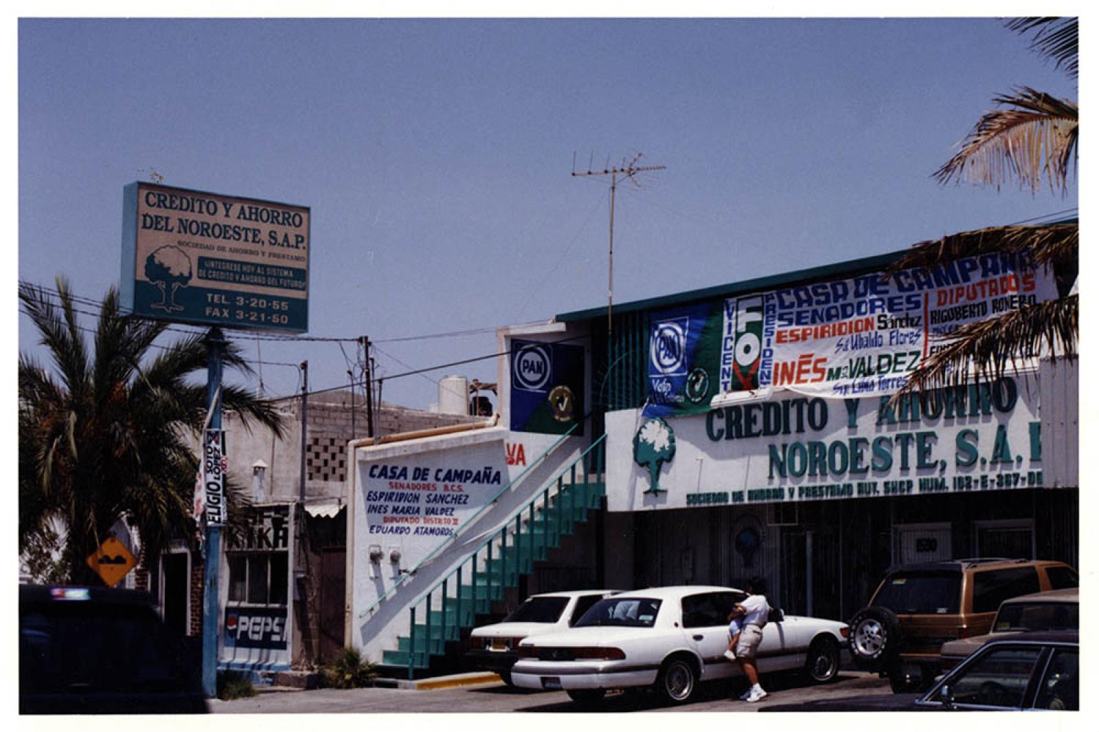 Casa de Campaña del Partido Acción Nacional, en zona comercial.