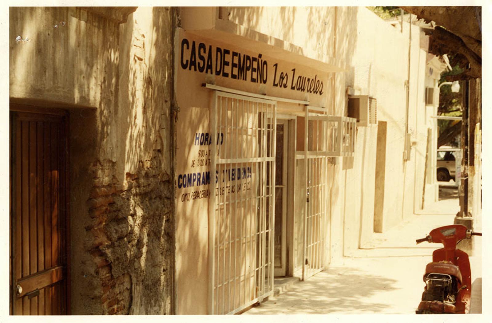 Casa de empeño Los Laureles, vista exterior.