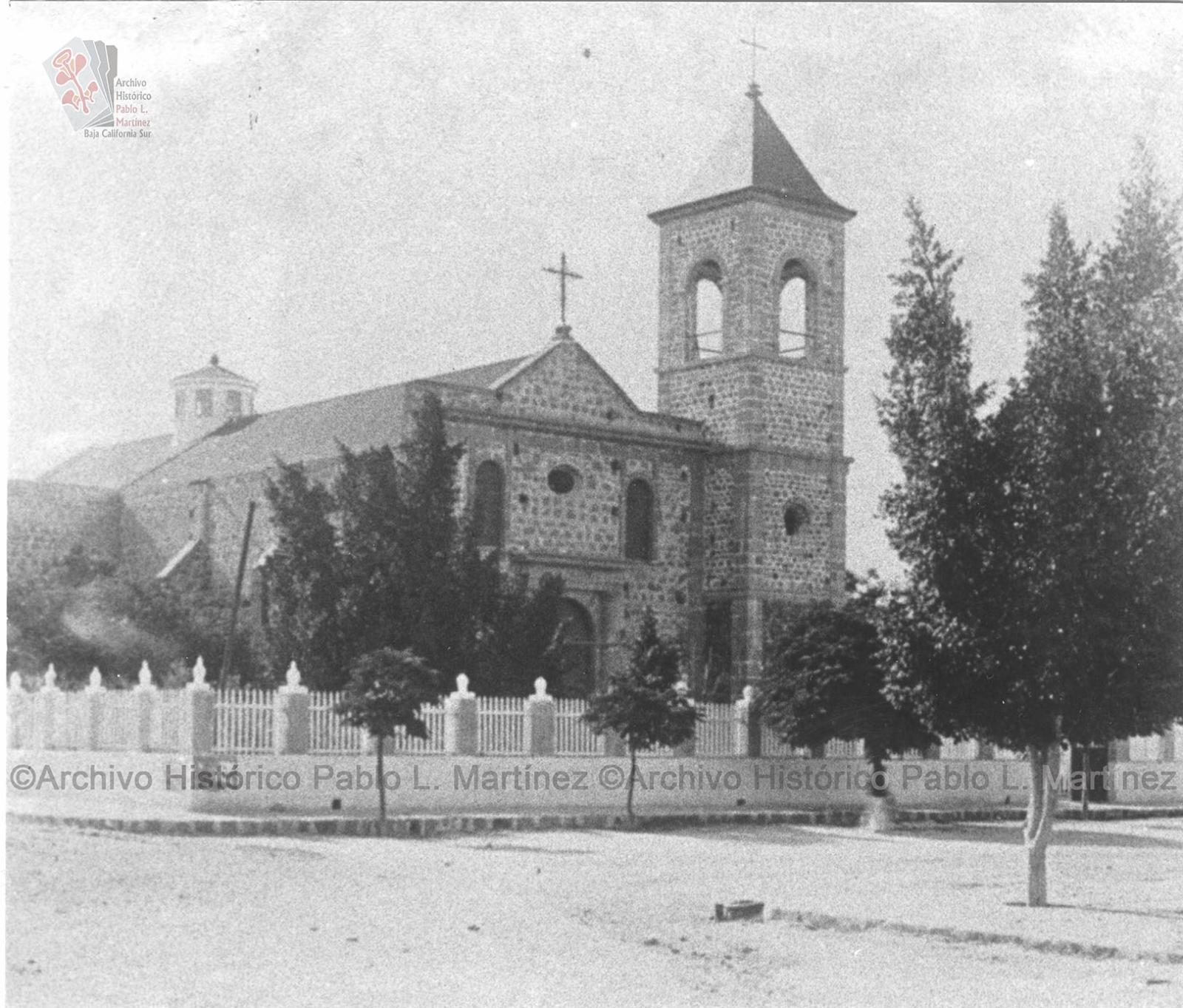 Catedral de La Paz con una torre.