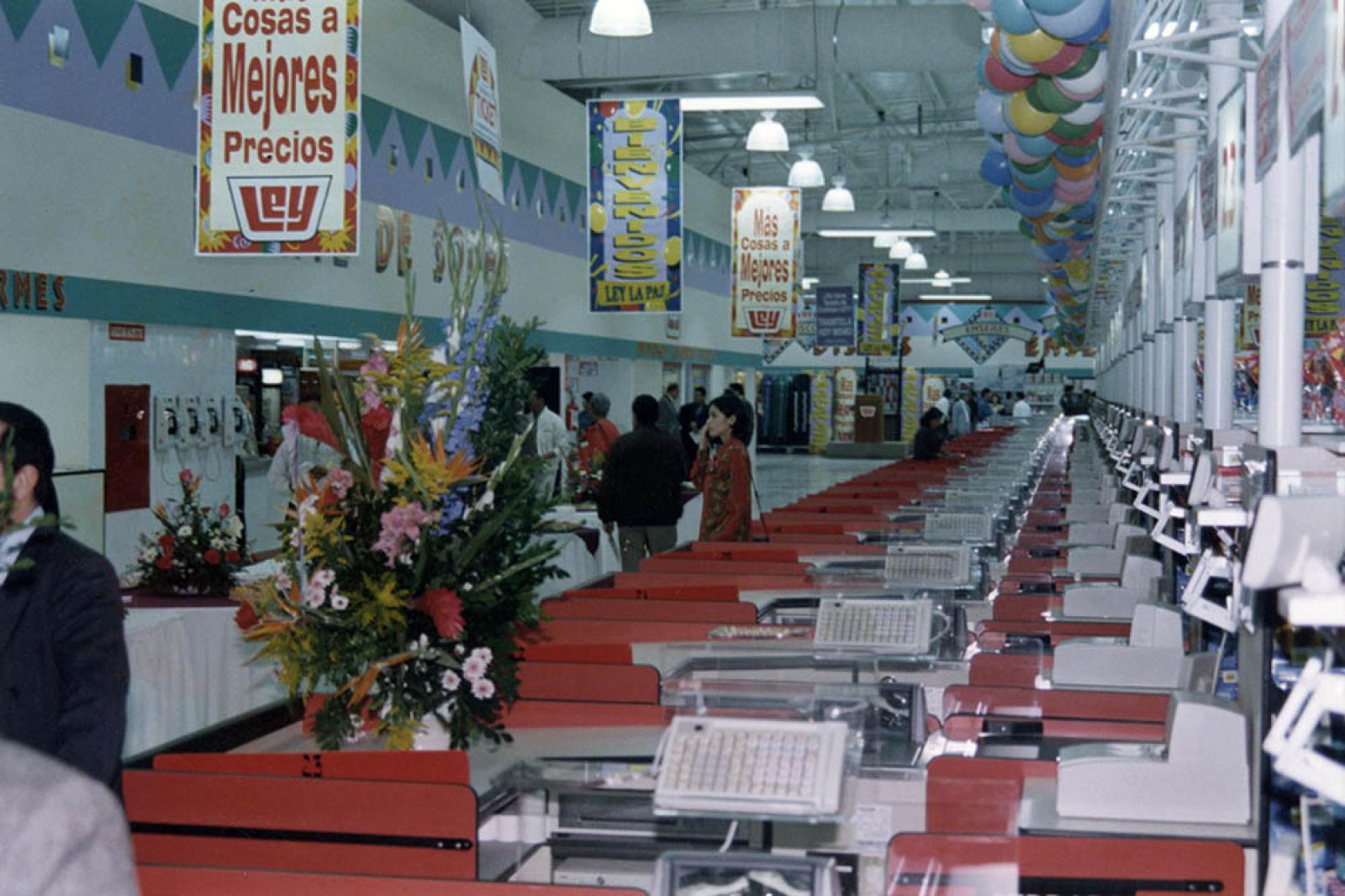 Centro comercial Casa Ley, vista interior.