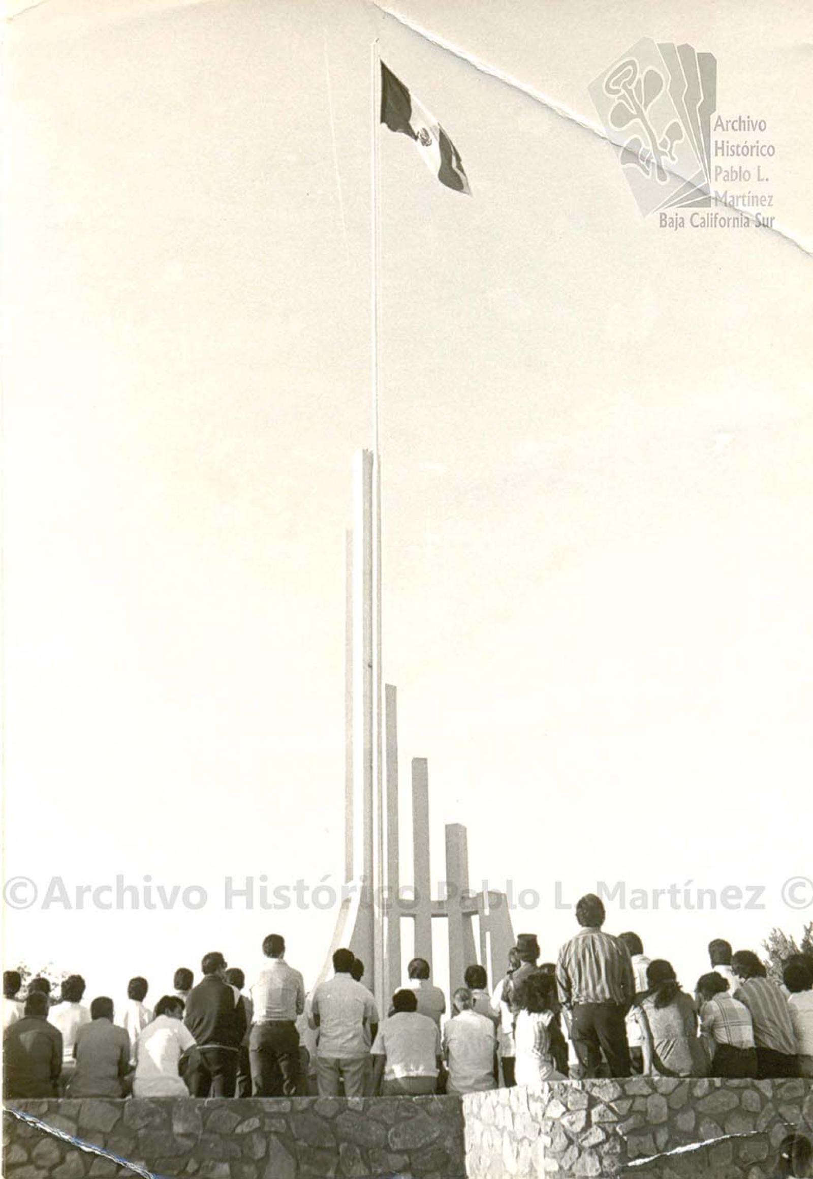 Ceremonia de izamiento de la bandera en Cabo San Lucas, Baja California Sur.