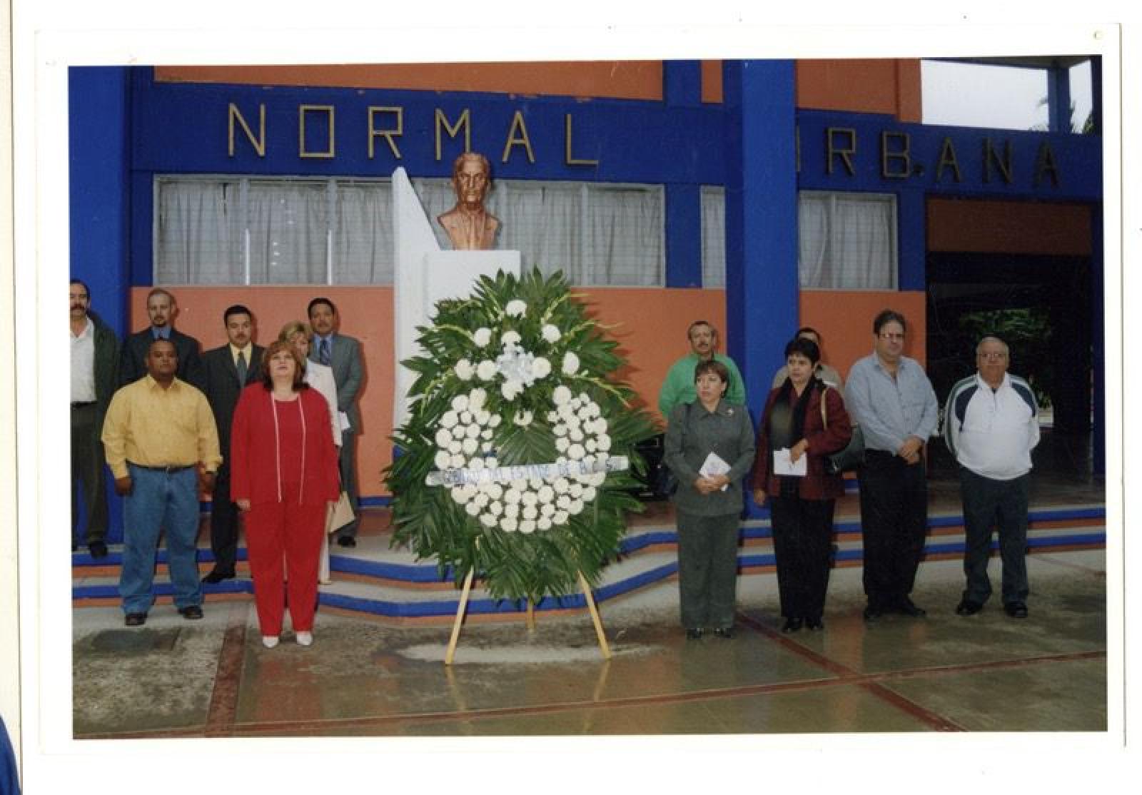 Ceremonia en la Escuela Normal Urbana.