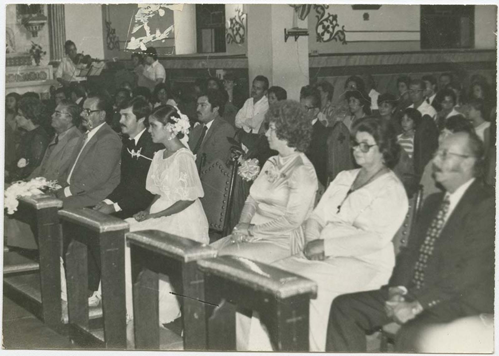 Ceremonia nupcial, en la catedral.