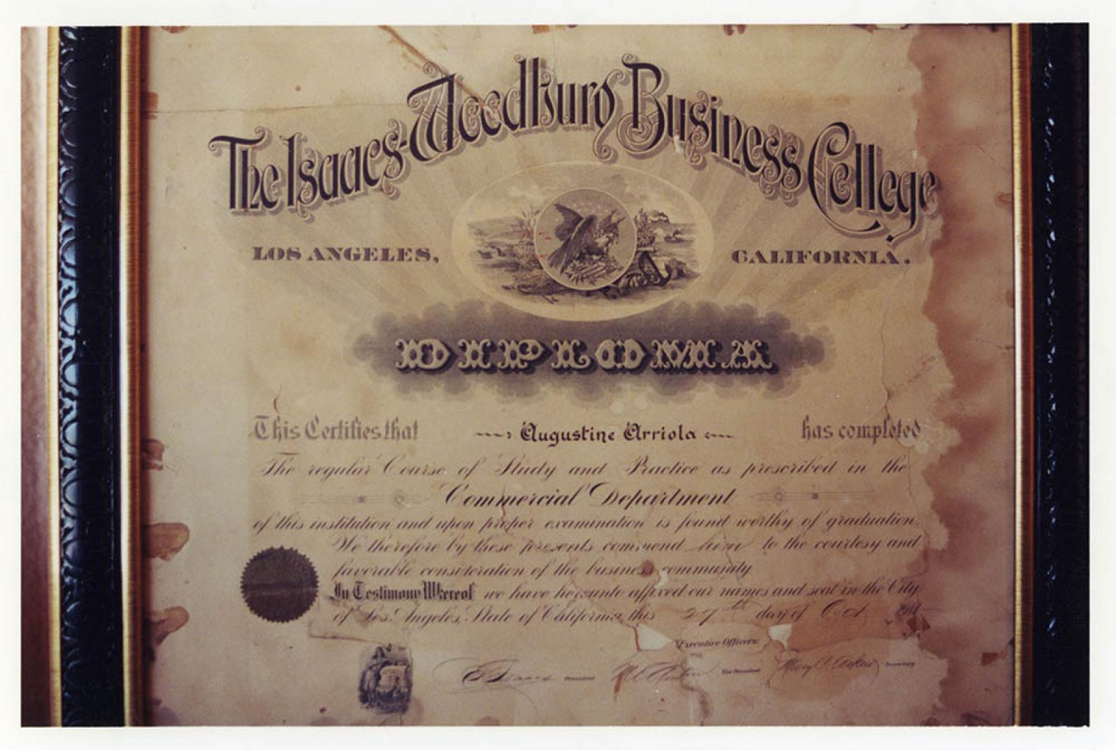 Certificado a Agustín Arriola Hijo por la escuela de Negocios The Isaac M. de Los Ángeles California.