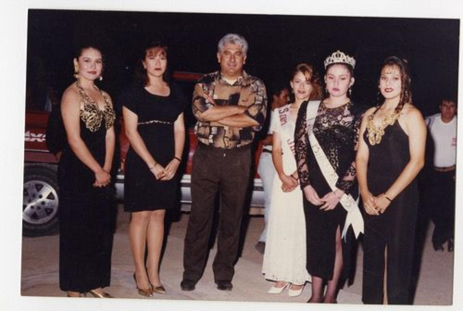 “Chical Crill” acompaña a las embajadoras de la belleza comundeña durante las fiestas de La Purísima.