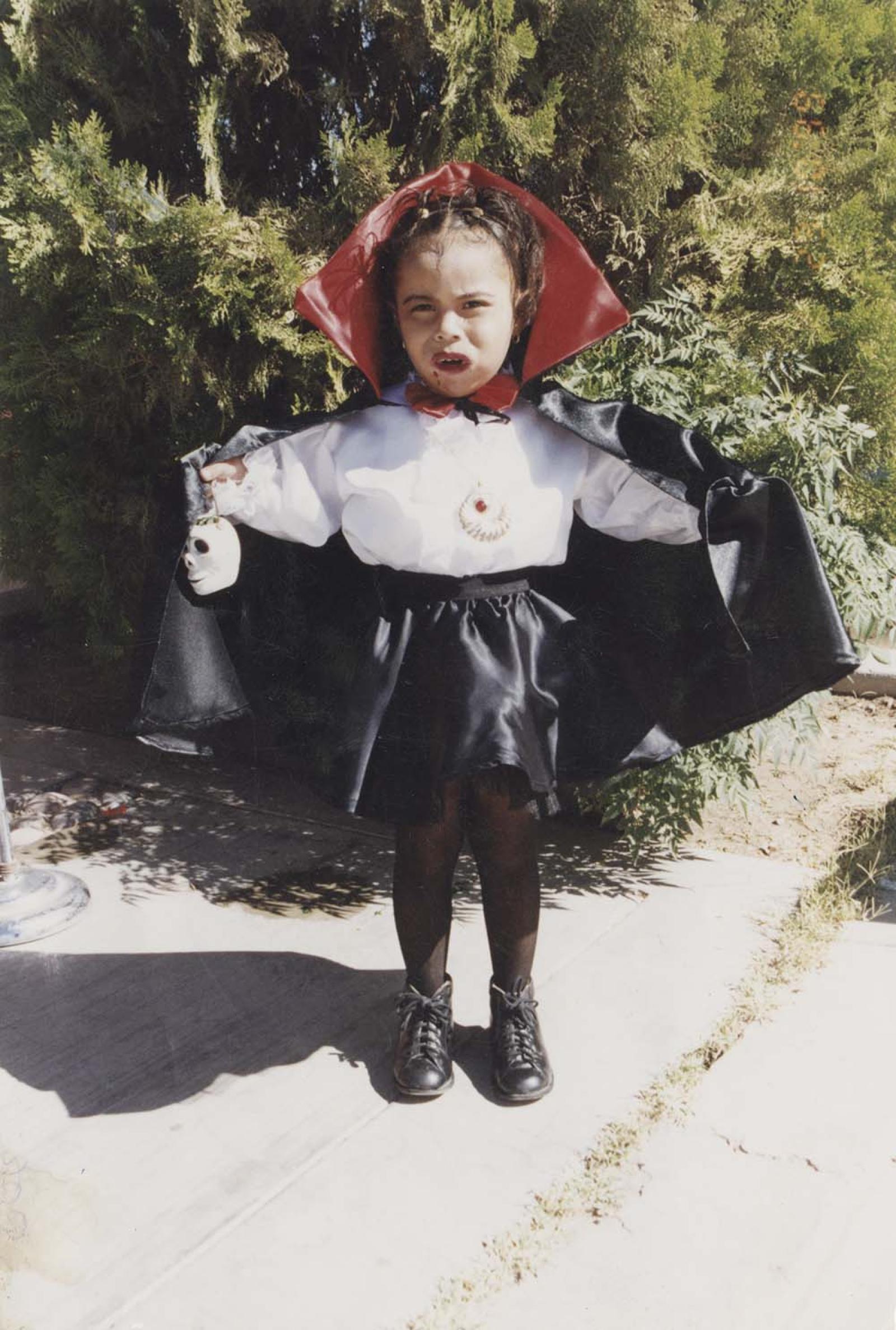 “Clara Isavel Lozano Cuéllar”, con disfraz de vampira.