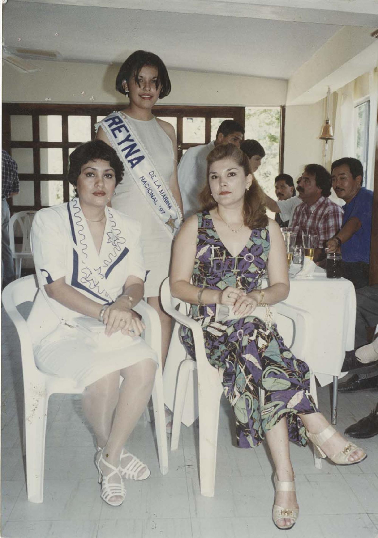 “Claudia de Portillo, reina de la Marina Nacional ‘97”.