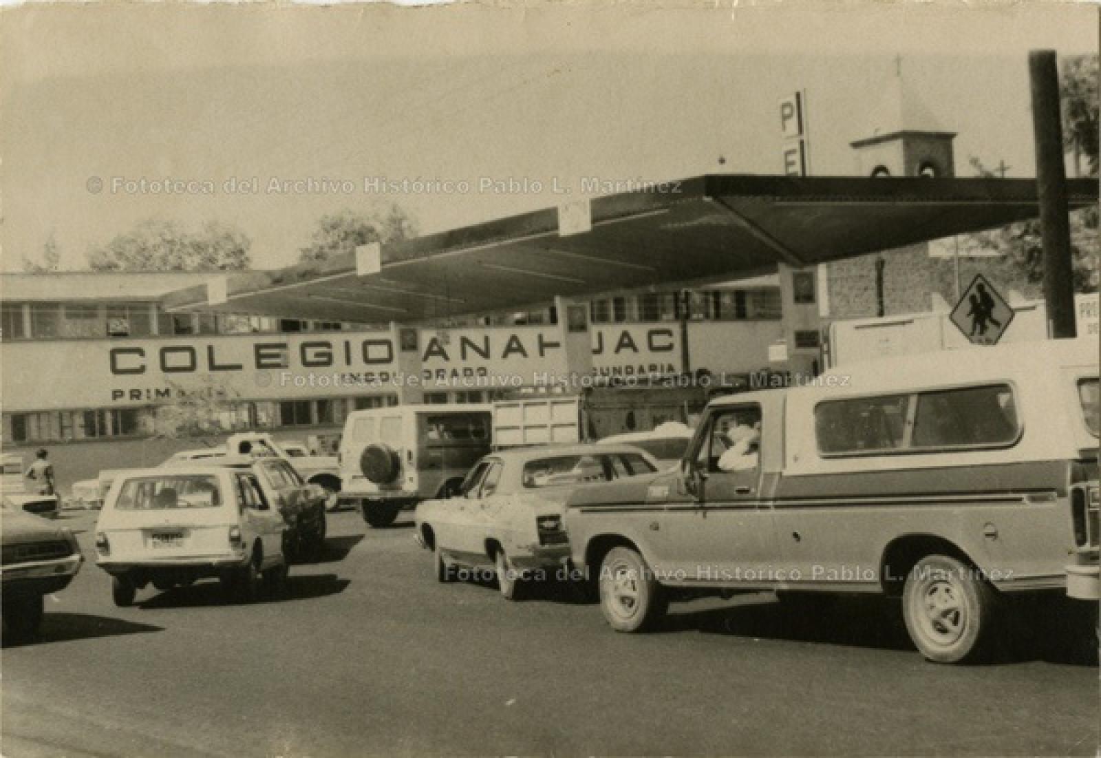“Colegio Anáhuac”, sobre las calles 5 de Mayo y Aquiles Serdán, La Paz.