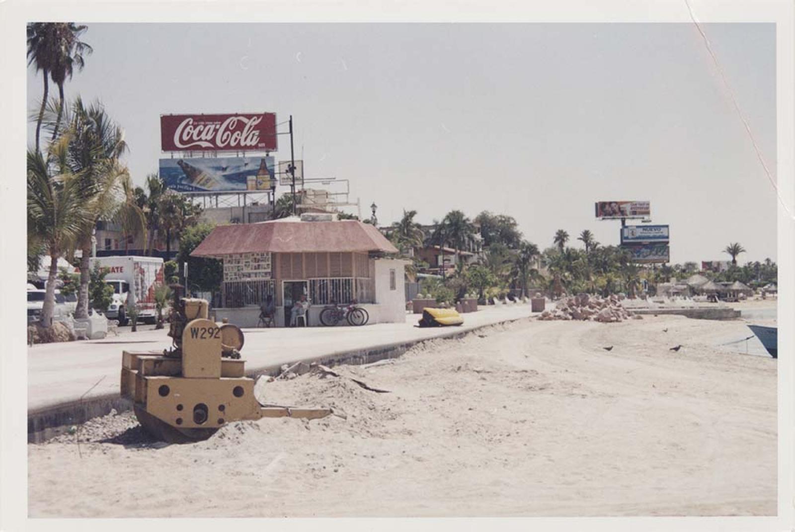Comercios en el malecón de La Paz.