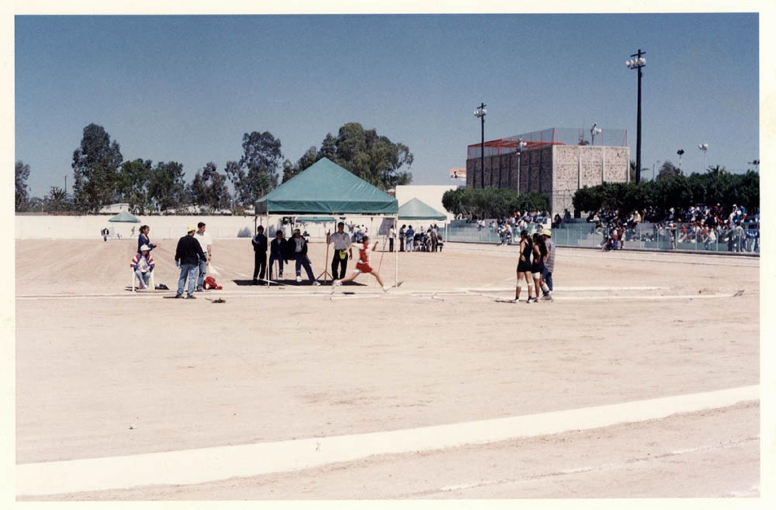 Competencia de carreras ante espectadores en el CREA.