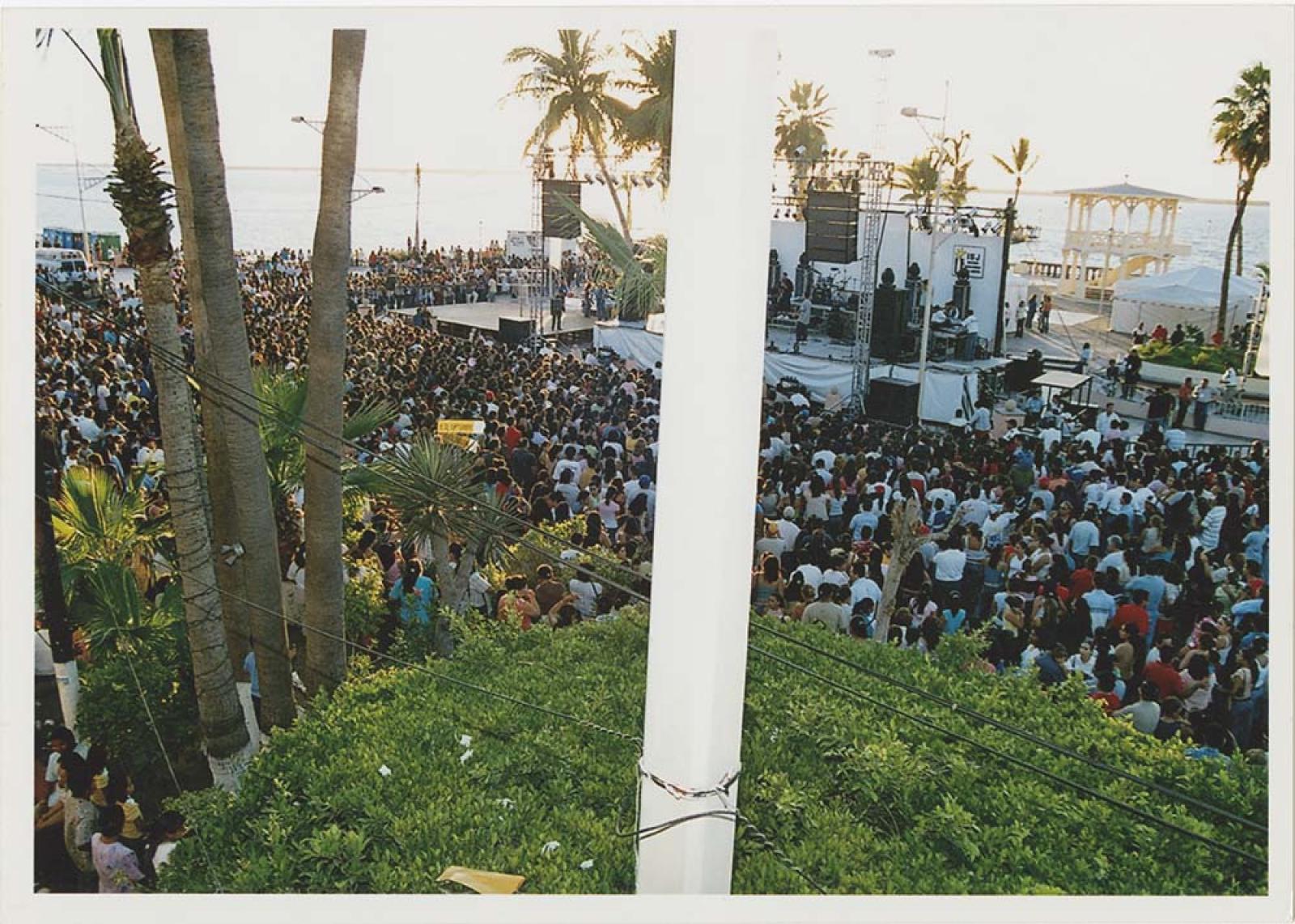Concierto, frente al kiosco del malecón.