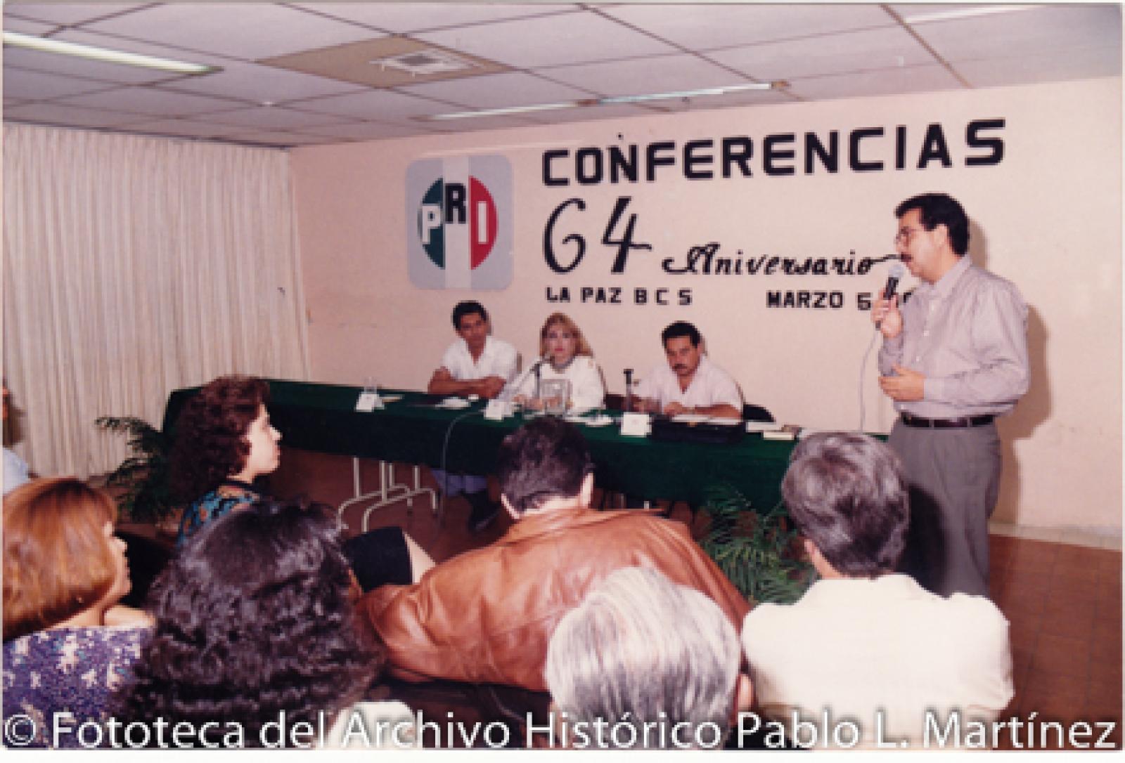 “Conferencias: Partido Revolucionario Institucional”.