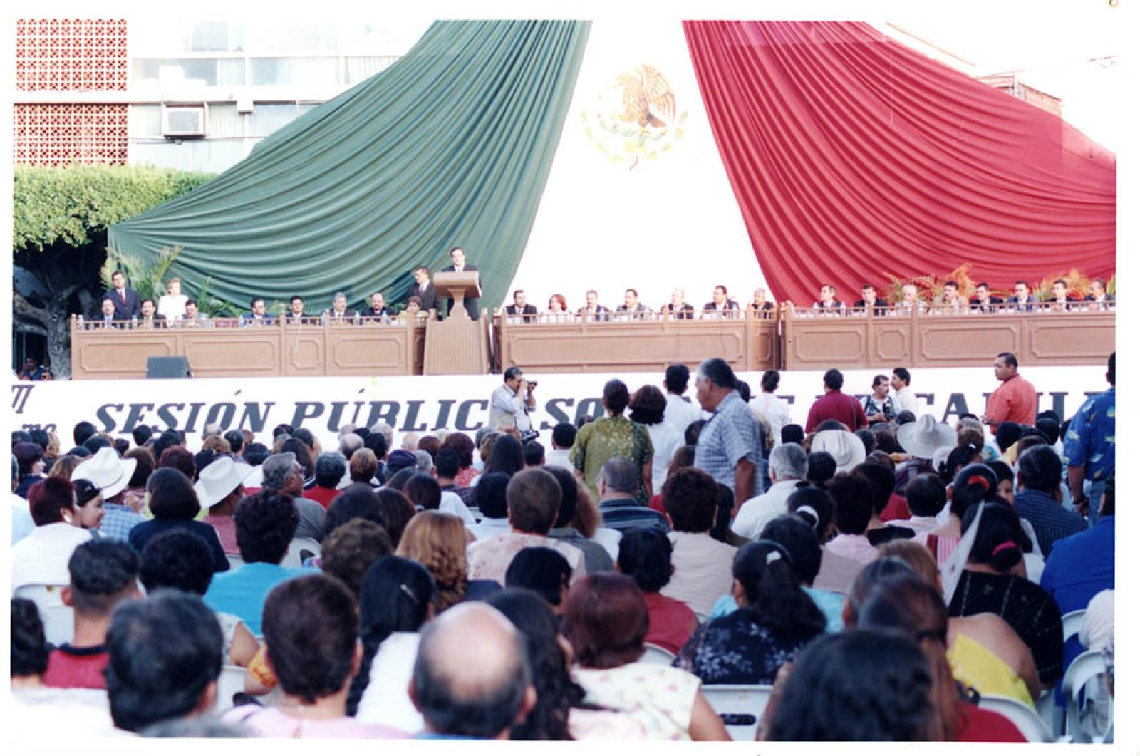Congresistas en sesión pública.