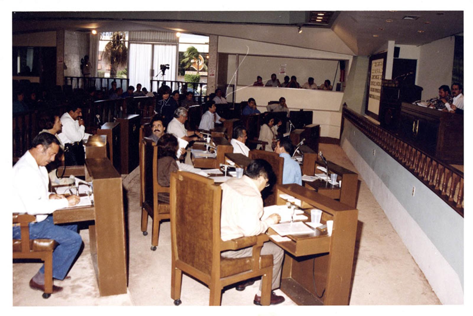 Congresistas, en sesión.