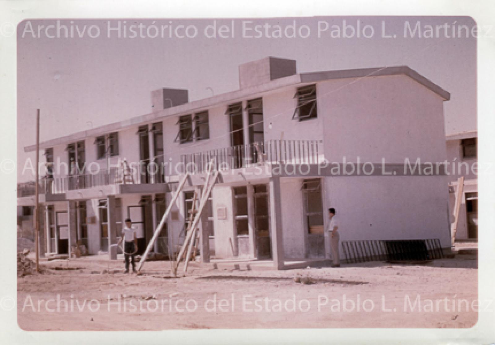 Construcción de apartamentos militares.