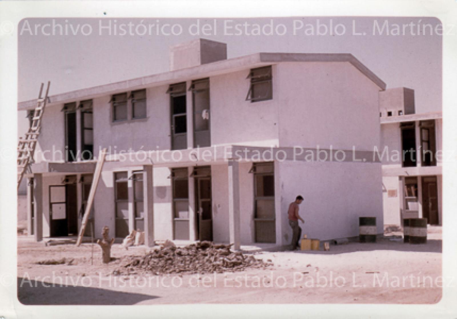 Construcción de apartamentos para militares.