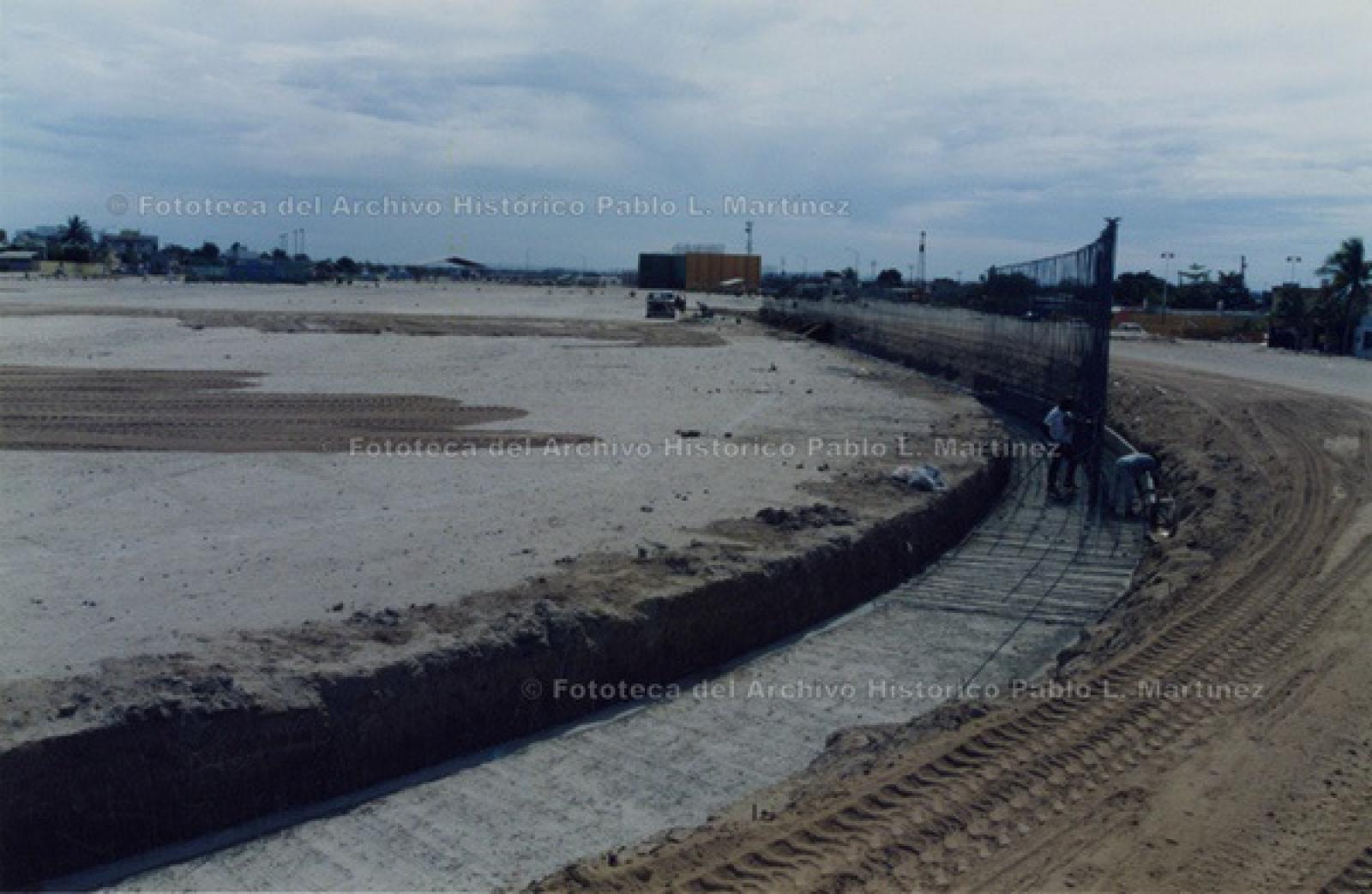 Construcción de ciclopista en parque de la expista aérea, avenida de Los Deportistas.