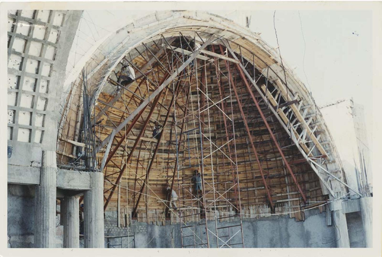 Construcción de la cúpula de El Santuario de Nuestra Señora de Guadalupe, La Paz.