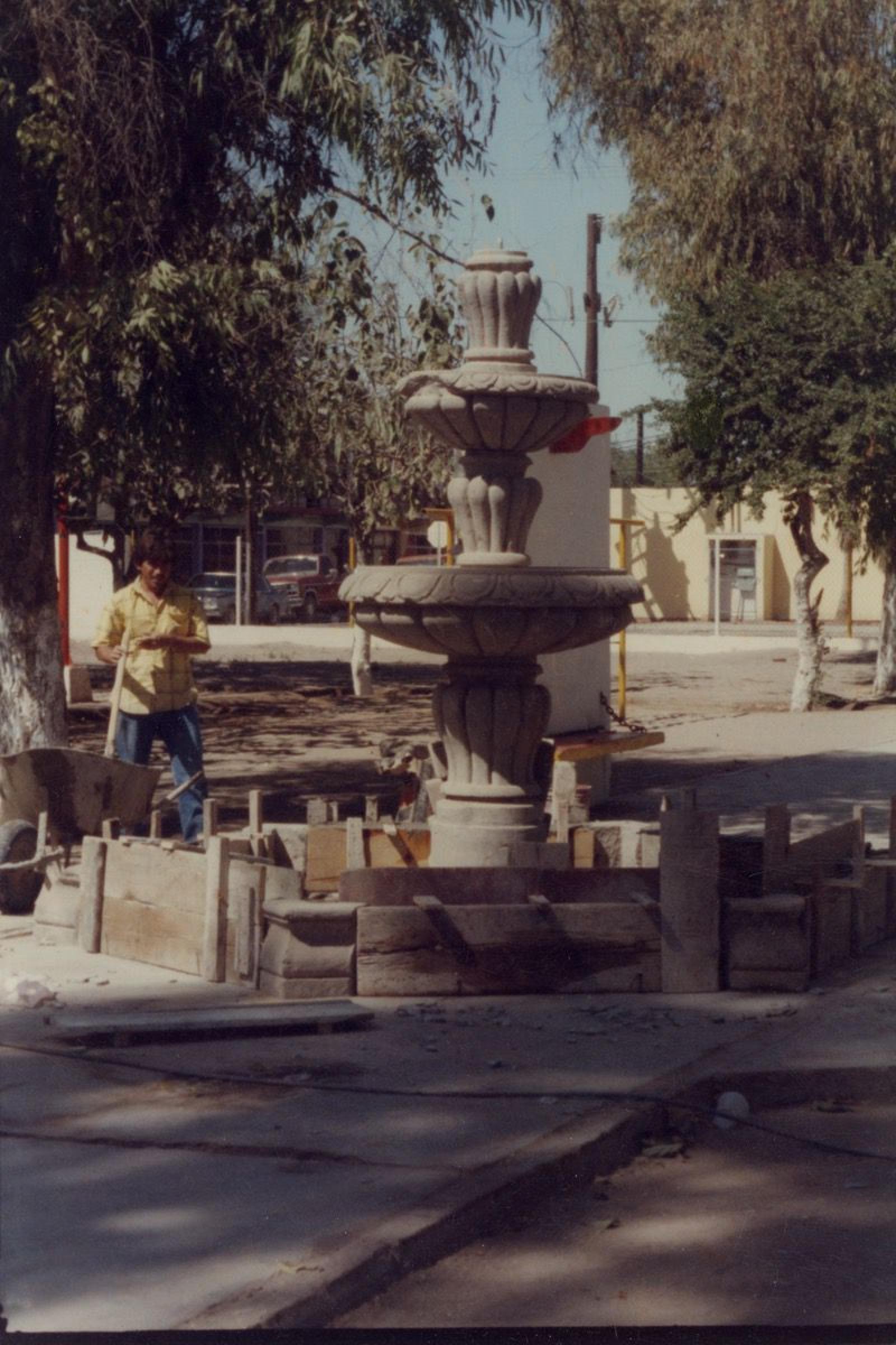 “Construcción de la fuente del jardín, Ciudad Constitución, Baja California Sur”.